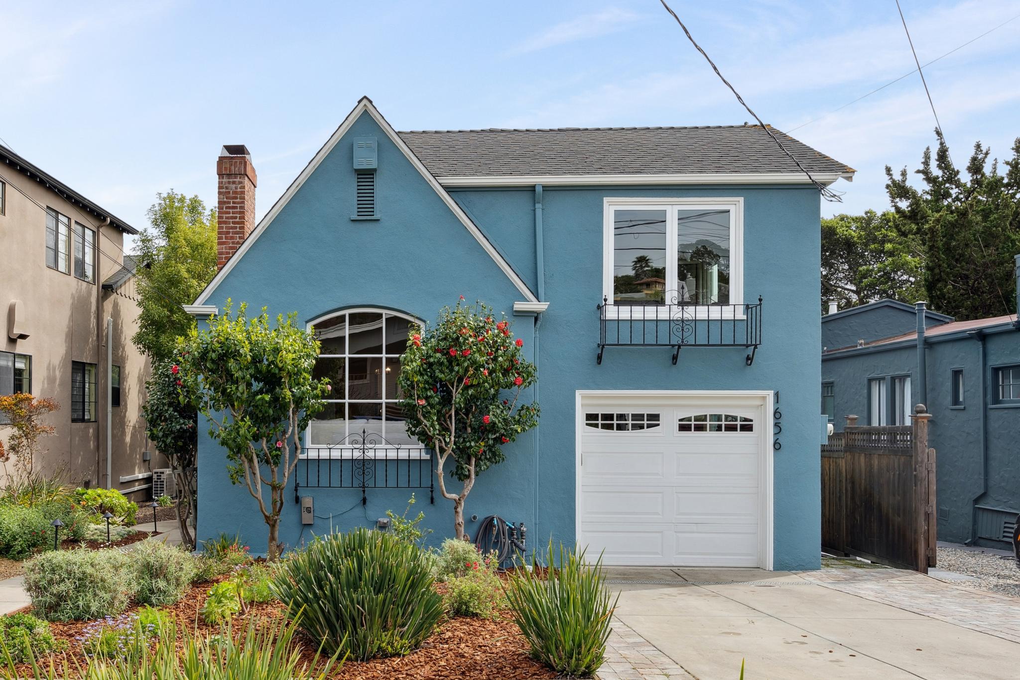 1656 Oak View Avenue presented by Arlene Baxter