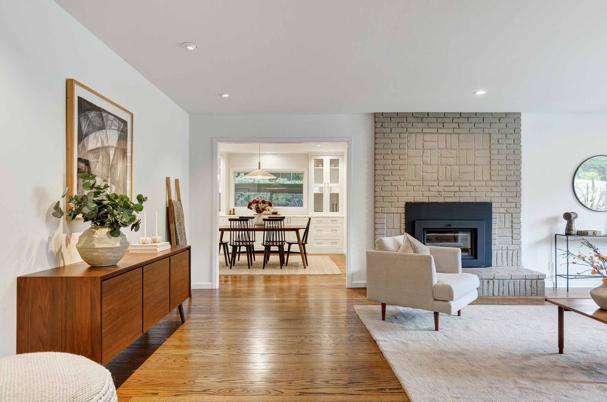 261 Silverado Court — Living and Dining