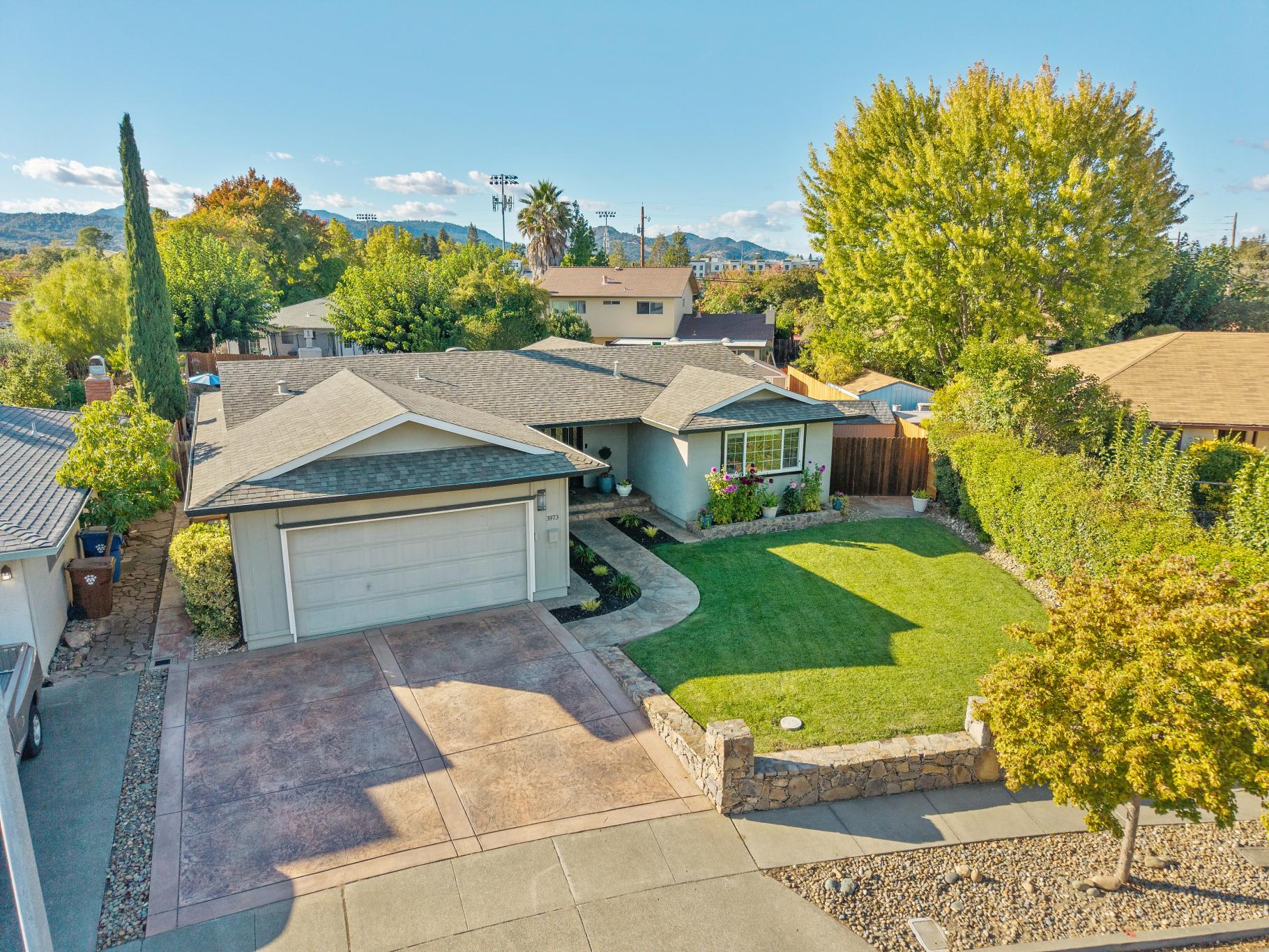 3973 Dunhill Street presented by Julie Courtney