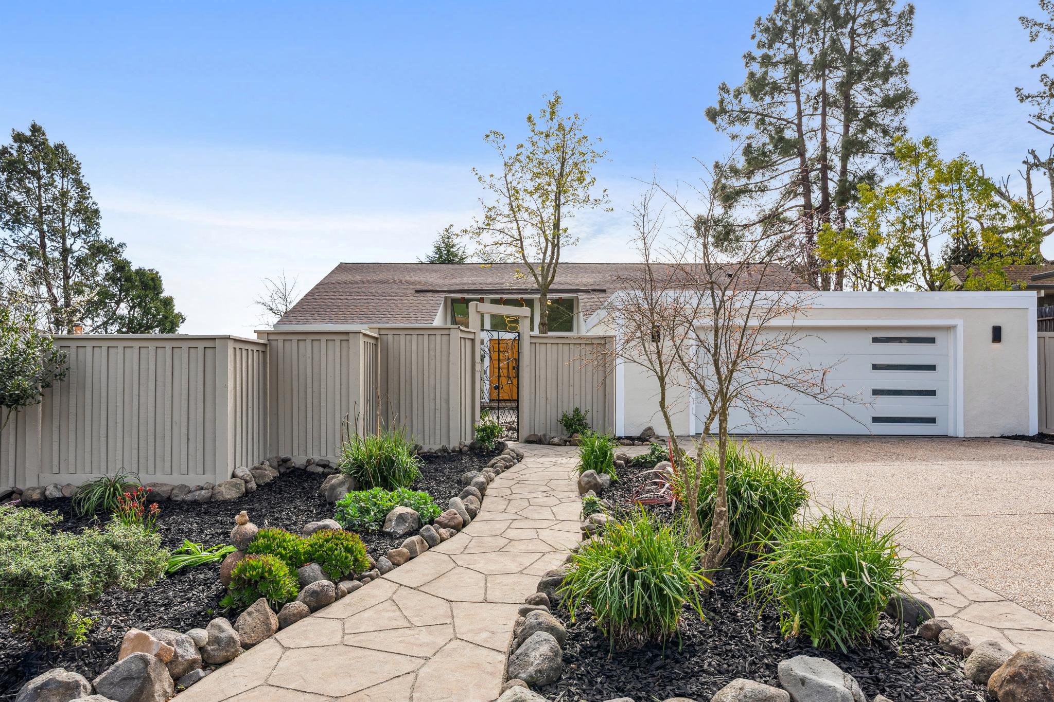 440 Estado Way presented by Jennifer Bowes and James C. Sell