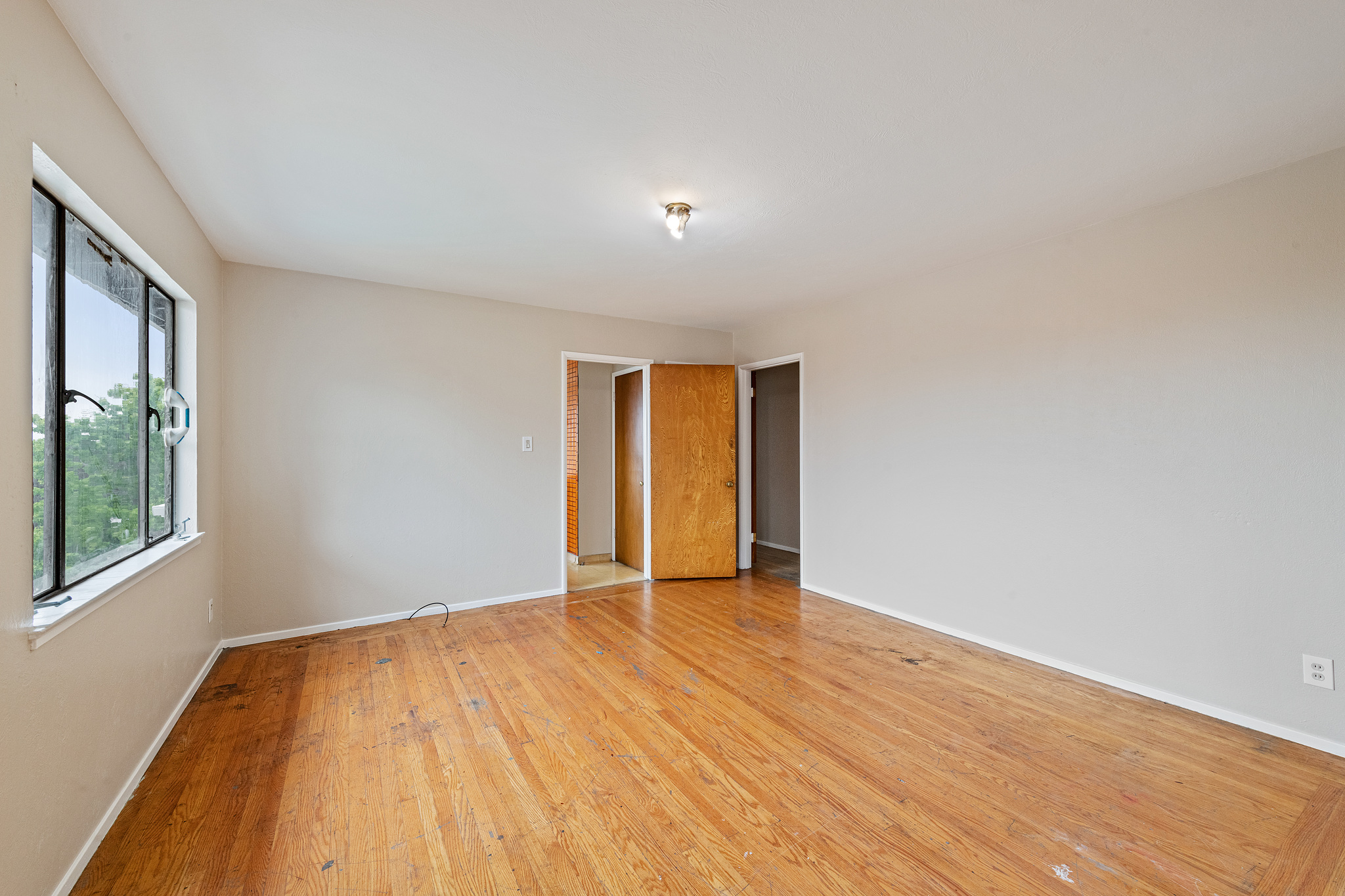 Image number 2 for slideshow of 4875 Reinhardt Drive