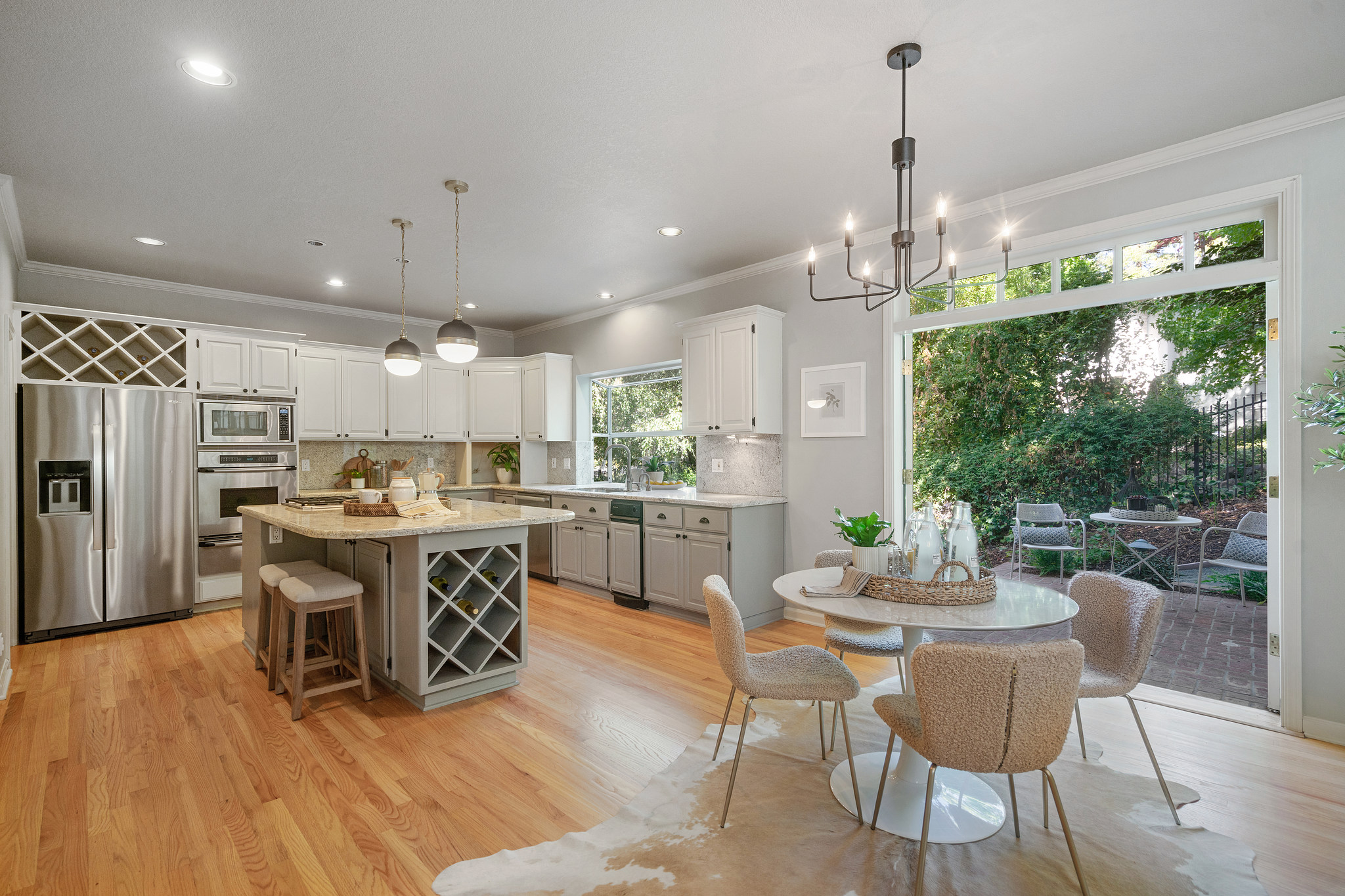 Image number 2 for slideshow of 564 Dalewood Drive