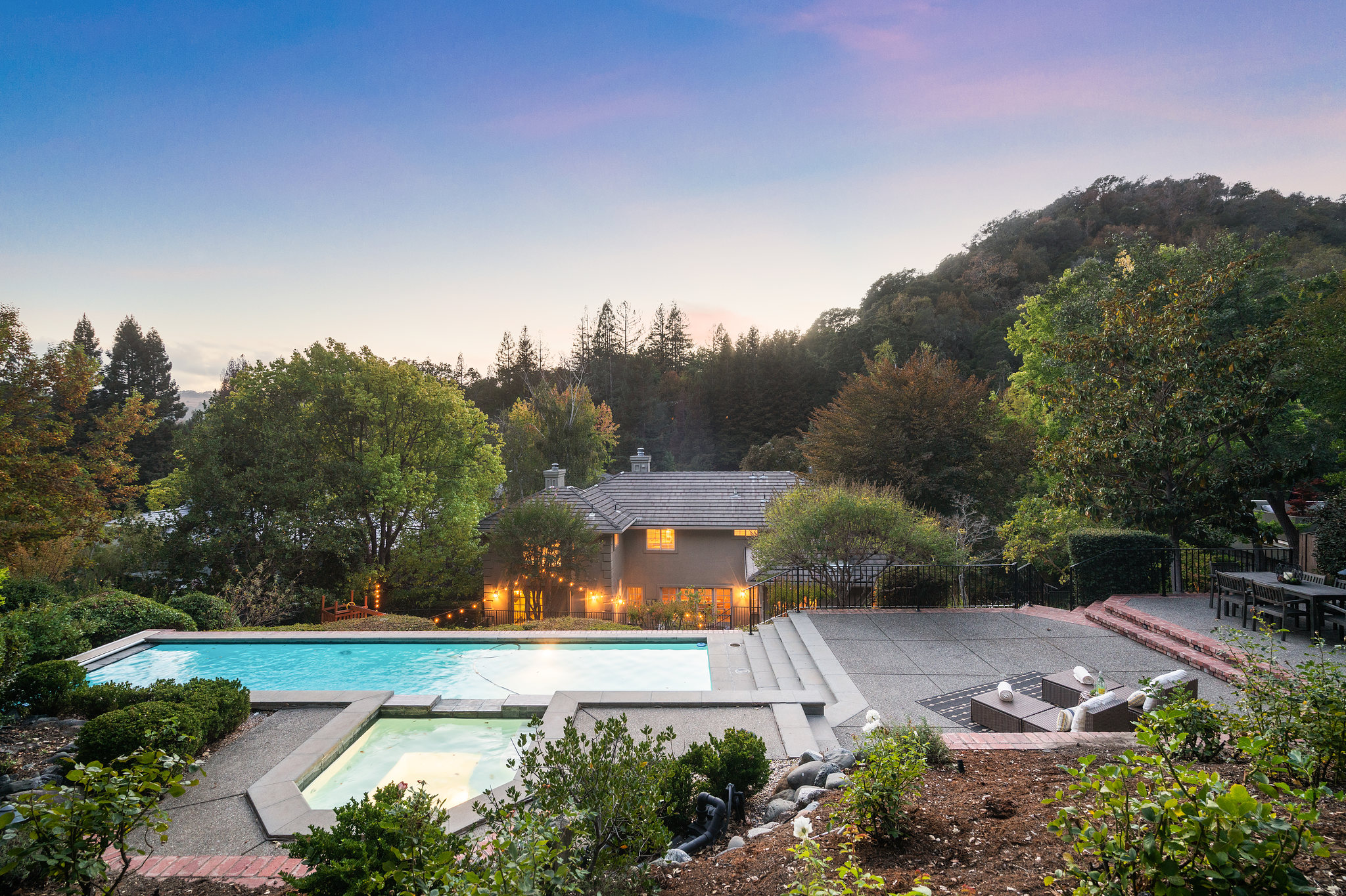 Cover Image for 564 Dalewood Drive presented by The Leaper Team