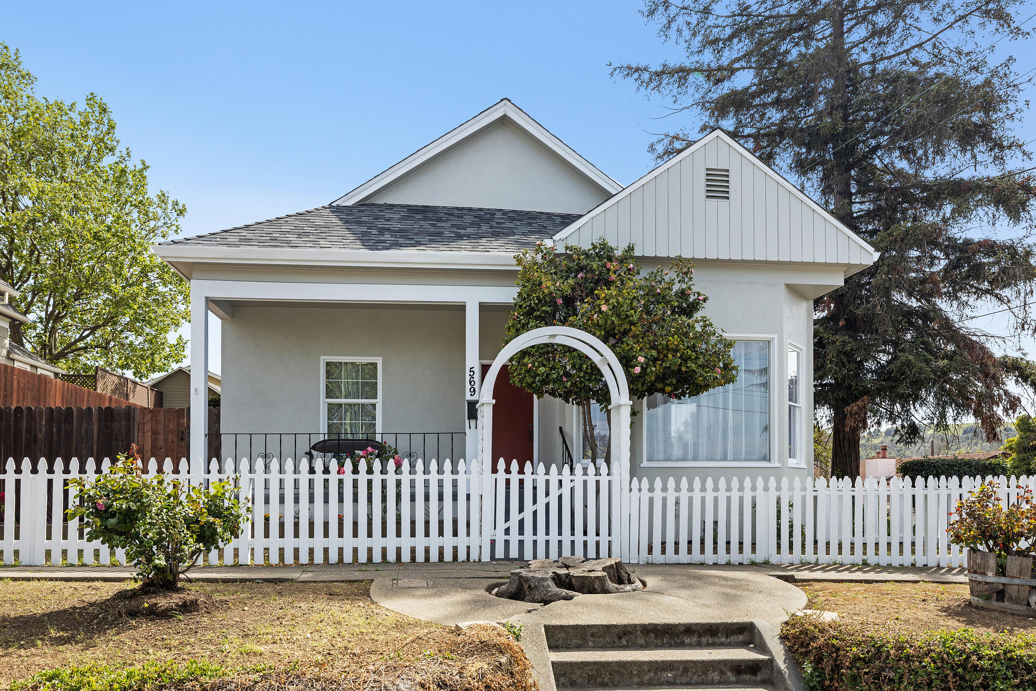 Cover Image for 569 Alhambra Street presented by Souza &  Niroomand Team