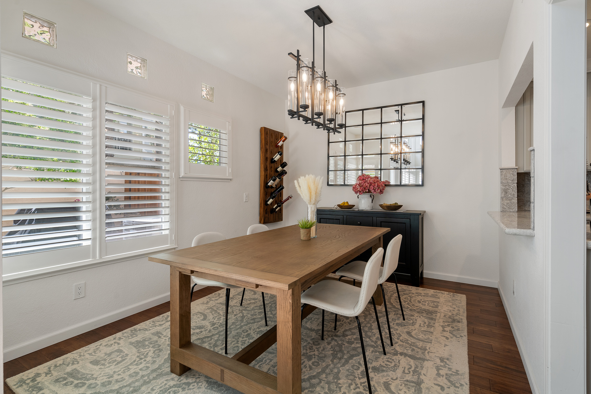 Image number 2 for slideshow of 6192 Lakeview Circle