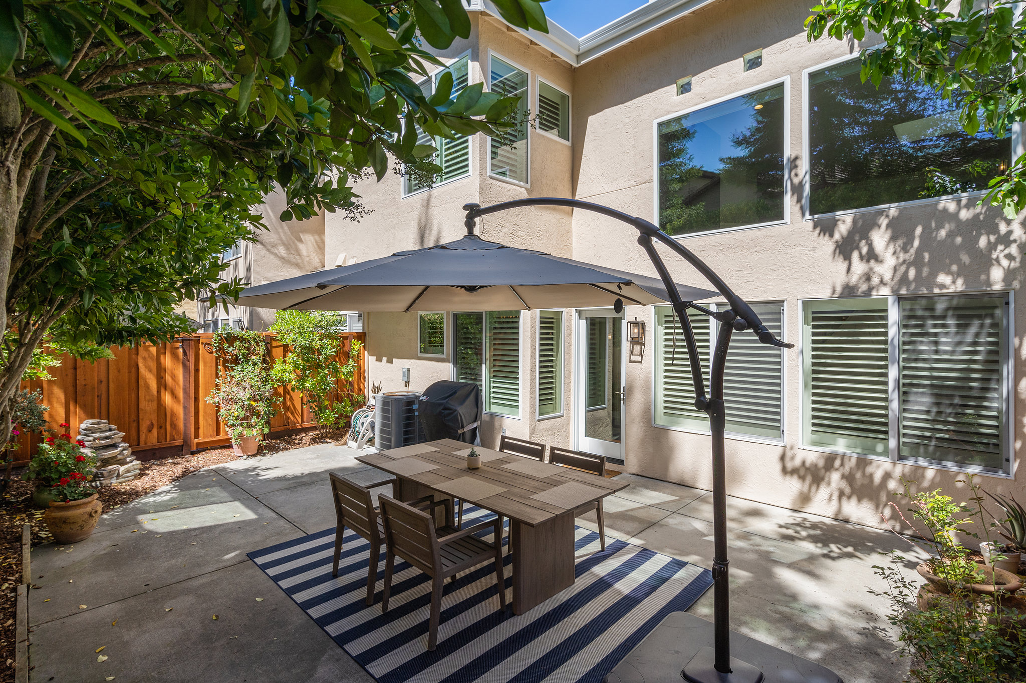 Image number 4 for slideshow of 6192 Lakeview Circle