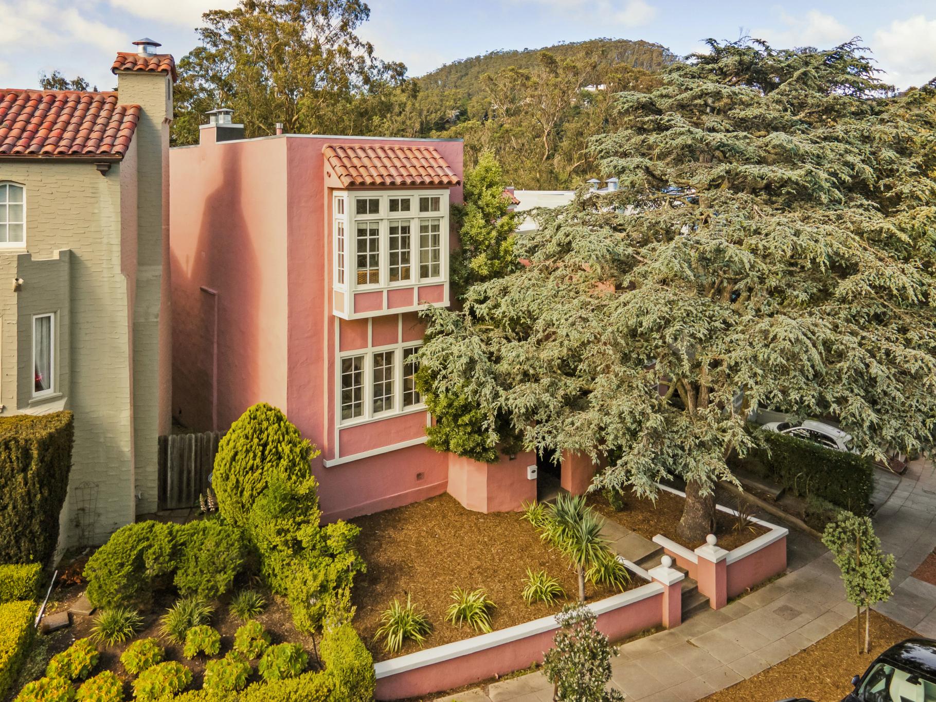 77 Ventura Avenue presented by Aimee Labagh Tenente