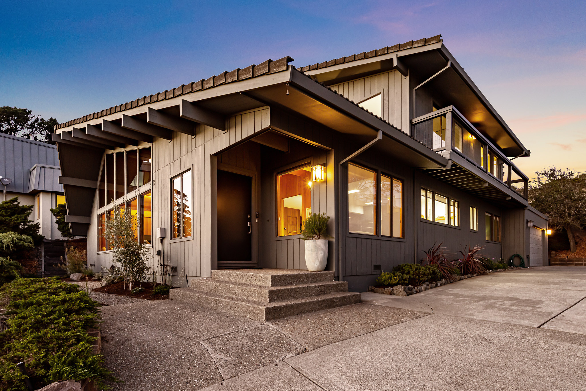 Cover Image for 8648 Thors Bay Road presented by The Leaper Team