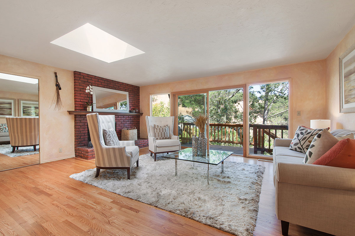 Image number 3 for slideshow of 9 Oak Springs Drive