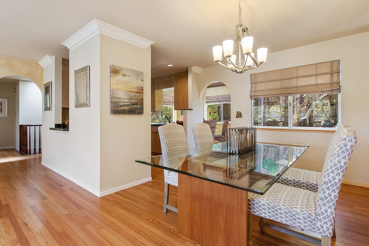 Image number 2 for slideshow of 9 Oak Springs Drive