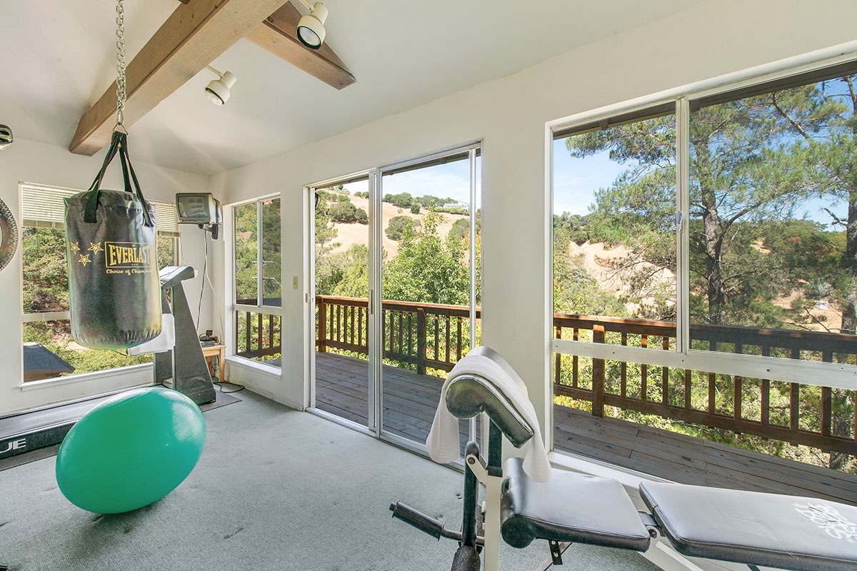 Image number 4 for slideshow of 9 Oak Springs Drive