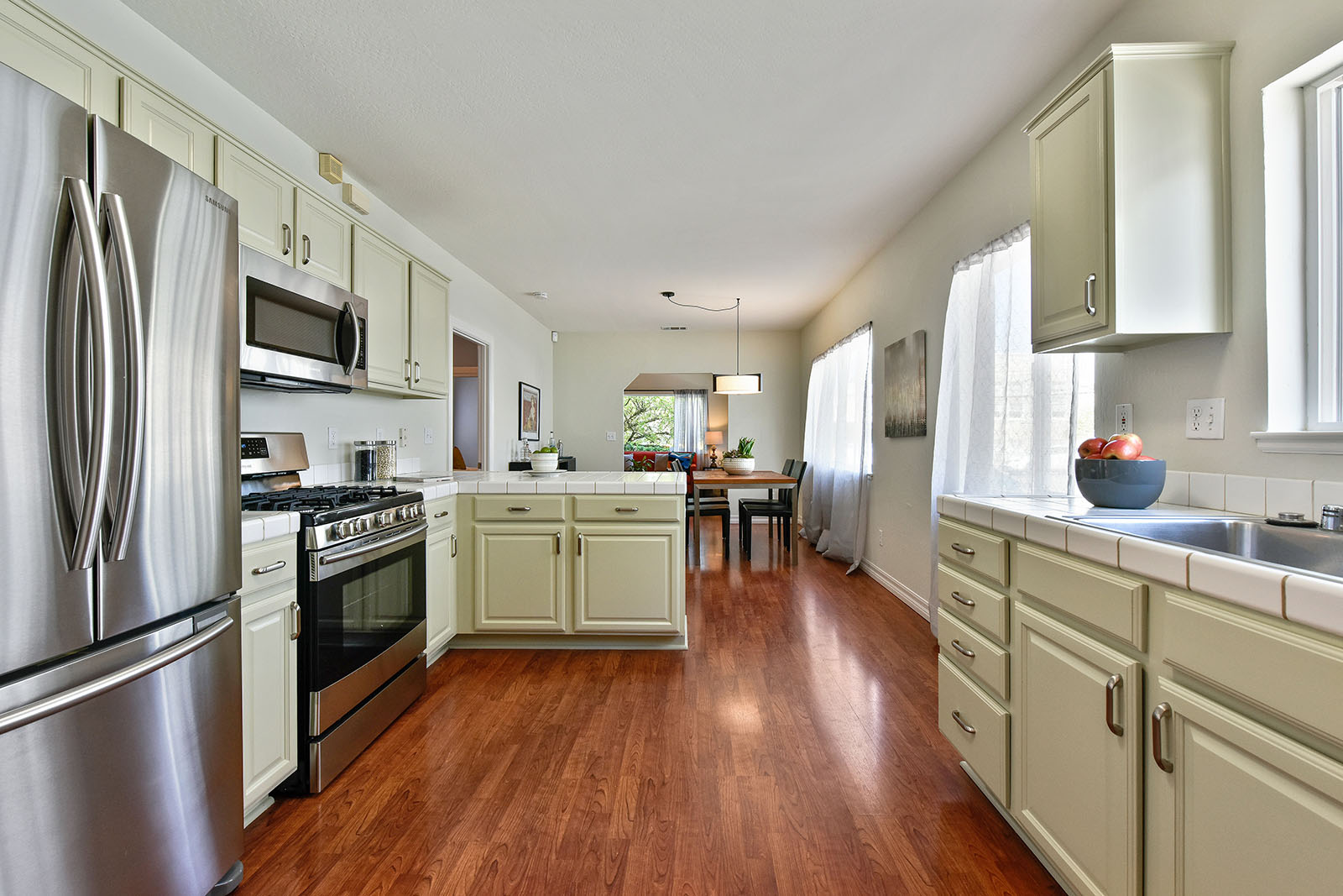 Image number 3 for slideshow of 1083 Alcatraz Avenue Oakland 94608