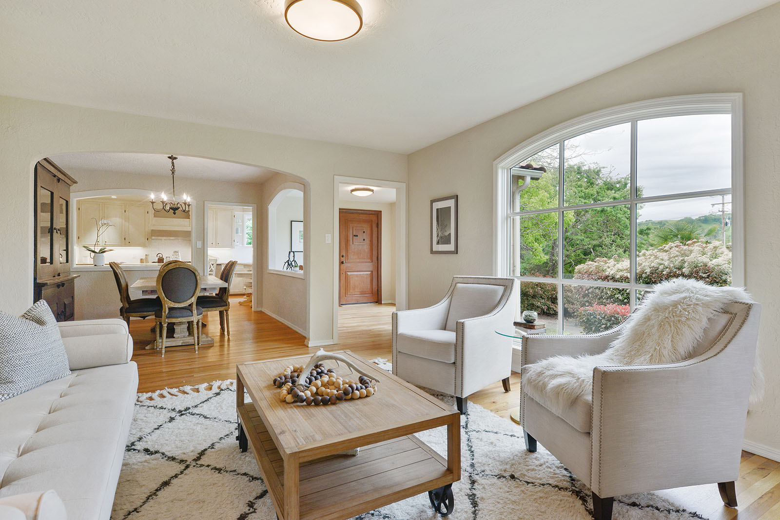Image number 1 for slideshow of 690 Glenside Drive -