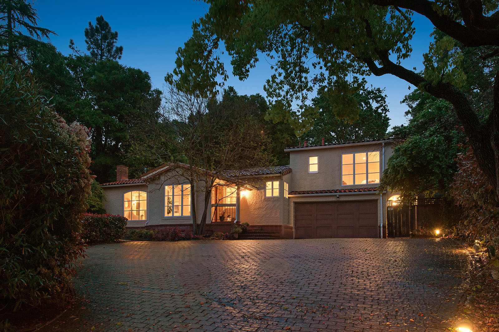 Image number 4 for slideshow of 690 Glenside Drive -
