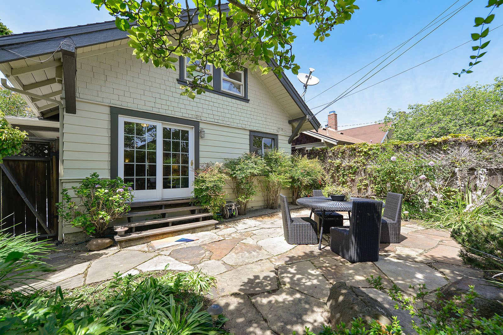 Image number 2 for slideshow of 474 Hardy St. Oakland CA 94618