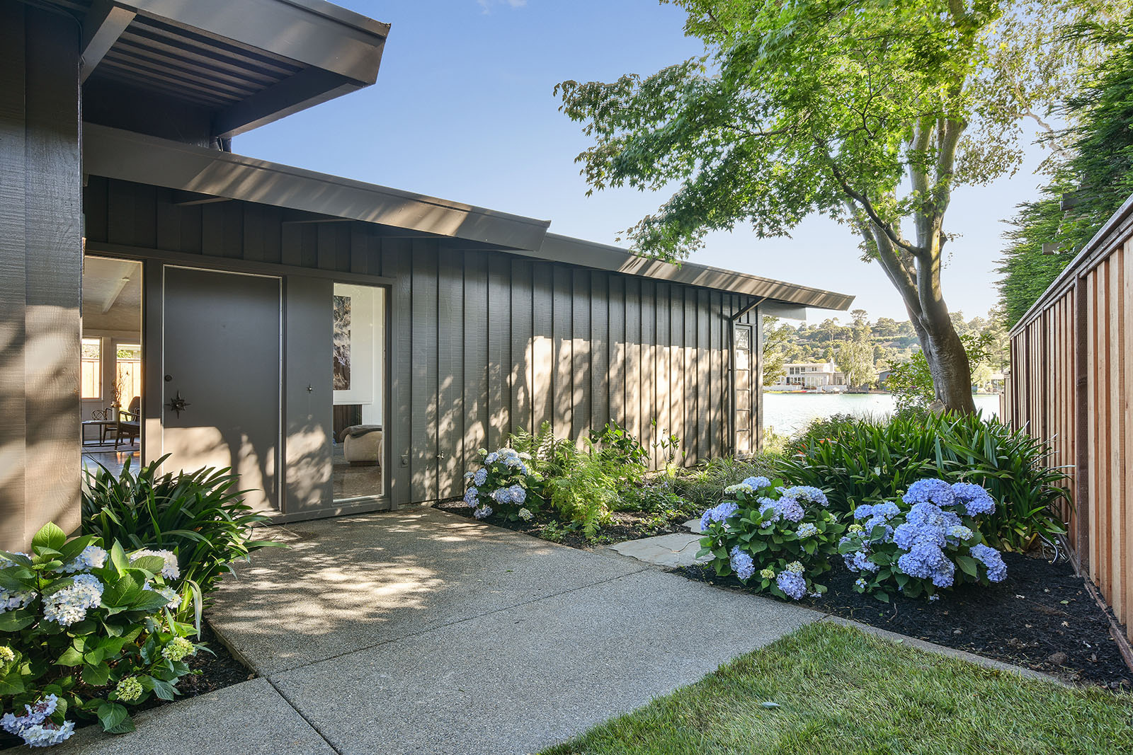 Image number 4 for slideshow of 26 Lagoon Road