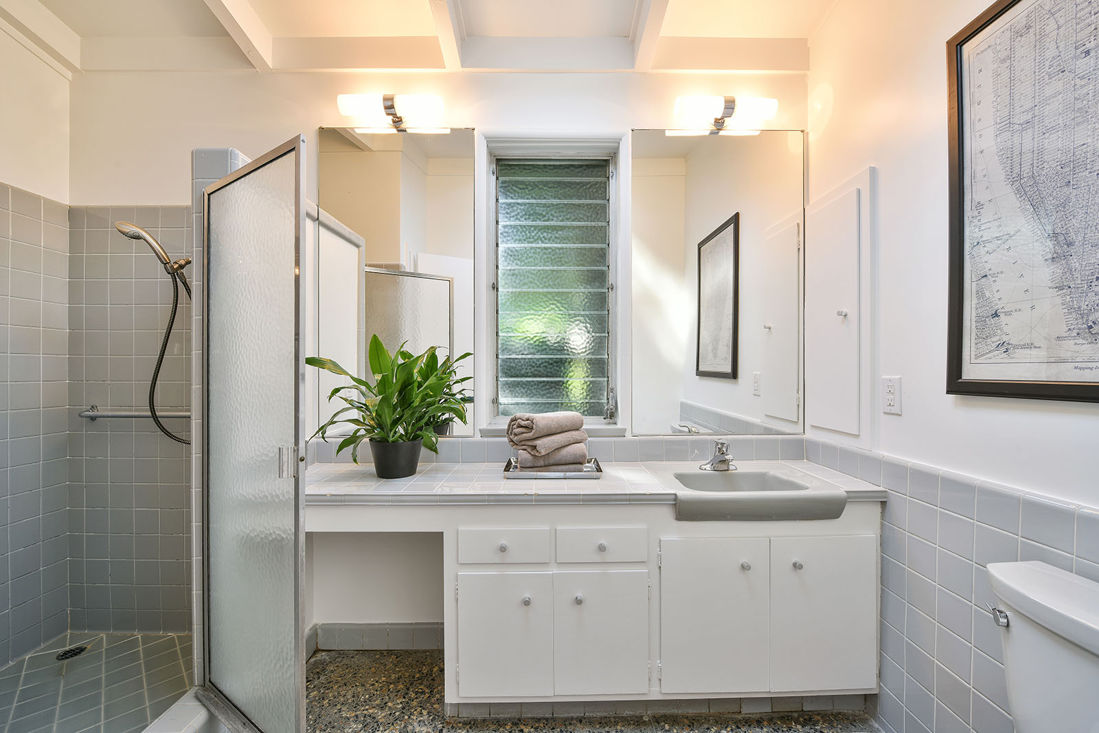 Image number 2 for slideshow of 26 Lagoon Road