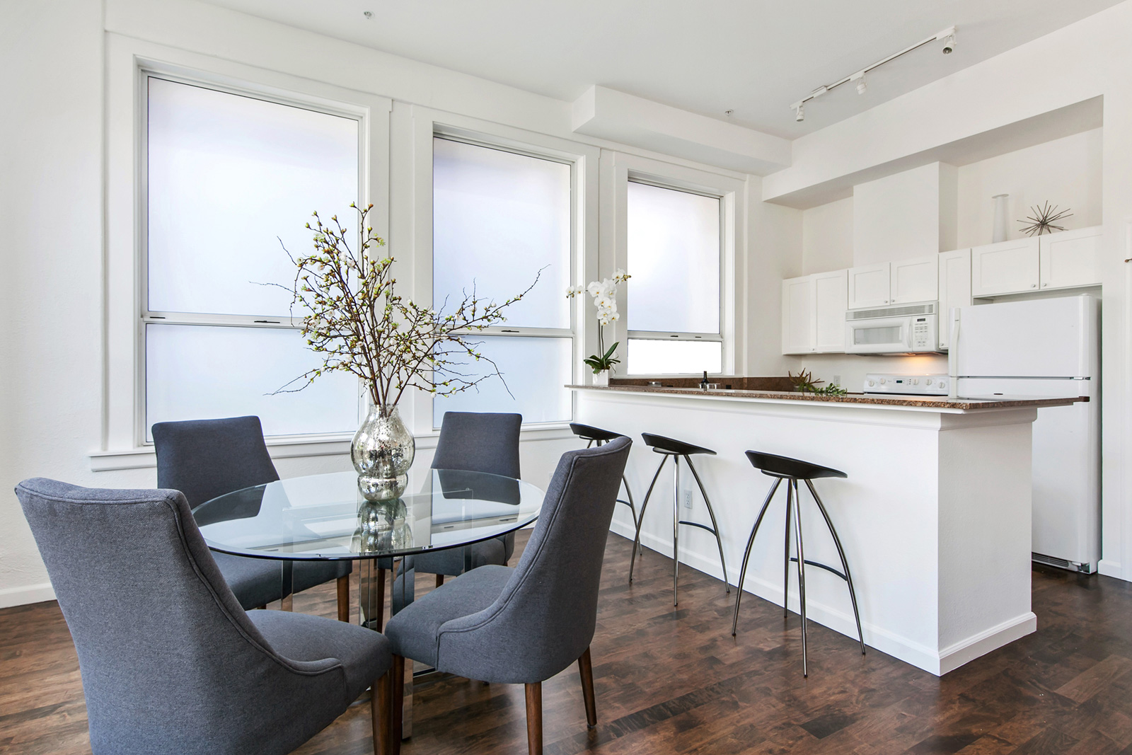 Image number 3 for slideshow of 317 29th Street #209