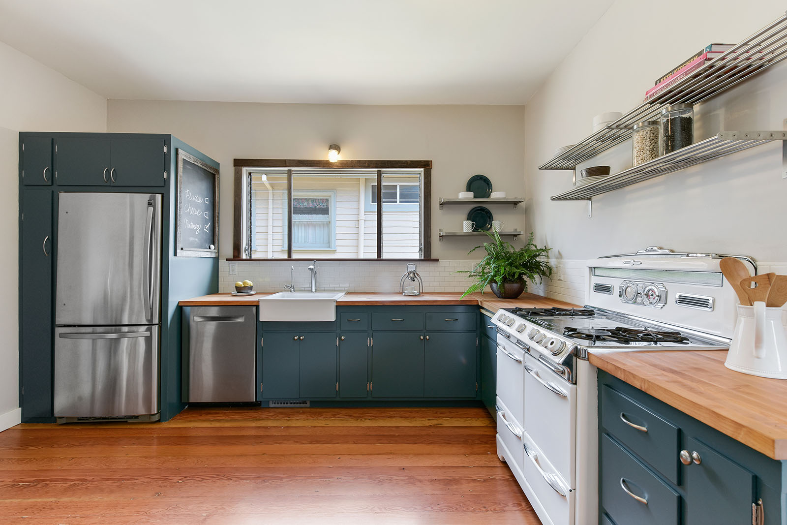 Image number 3 for slideshow of 1015 61st Street Oakland CA 94608