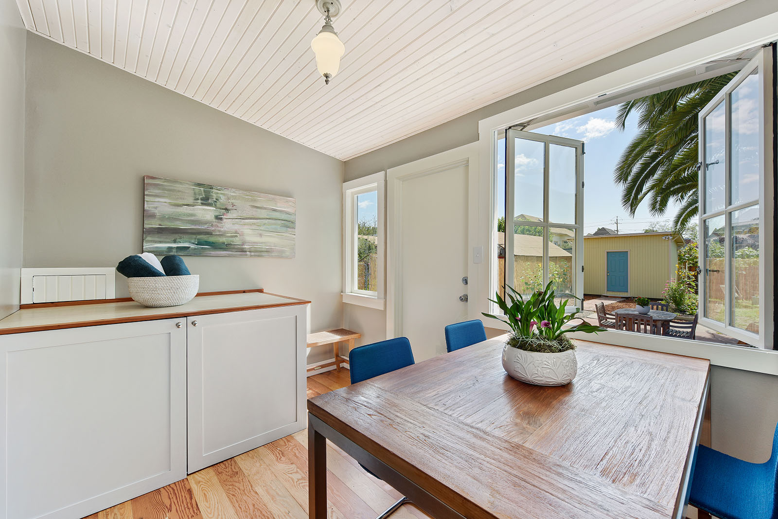 Image number 4 for slideshow of 1015 61st Street Oakland CA 94608