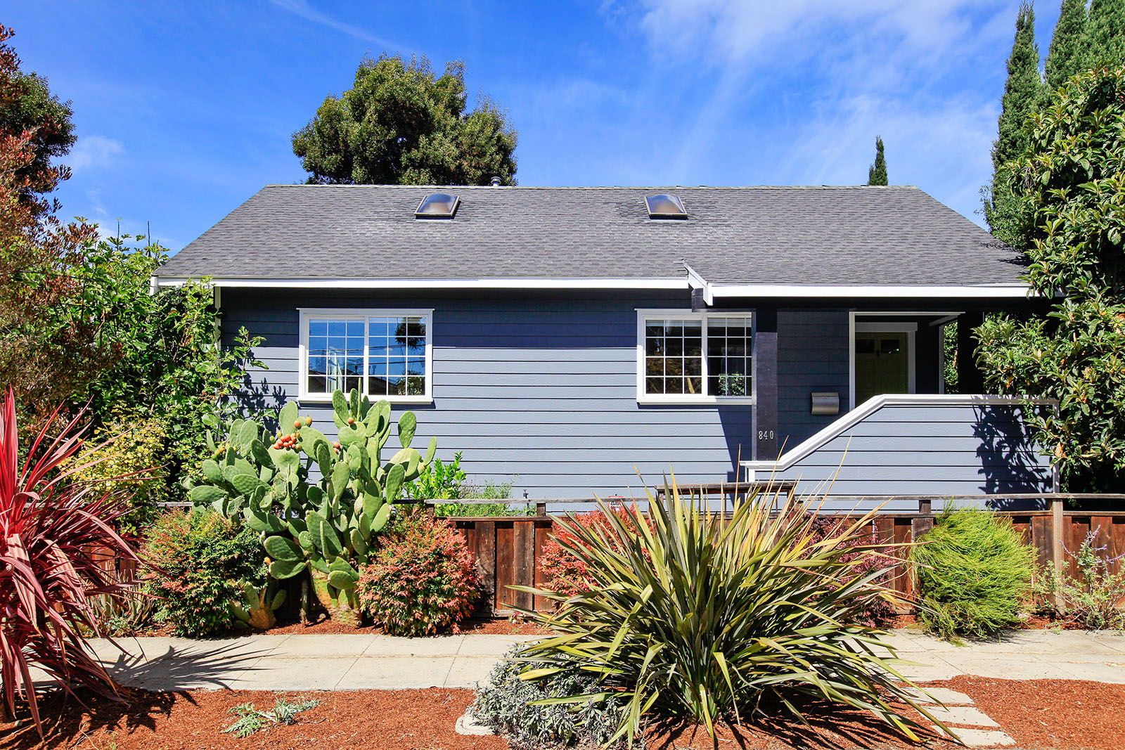 Image number 1 for slideshow of 840 51st Street Oakland CA 94608