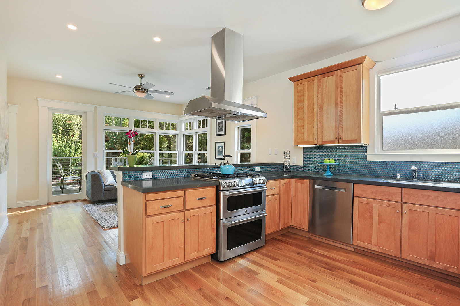 Image number 2 for slideshow of 175 Glen Avenue Oakland 94611