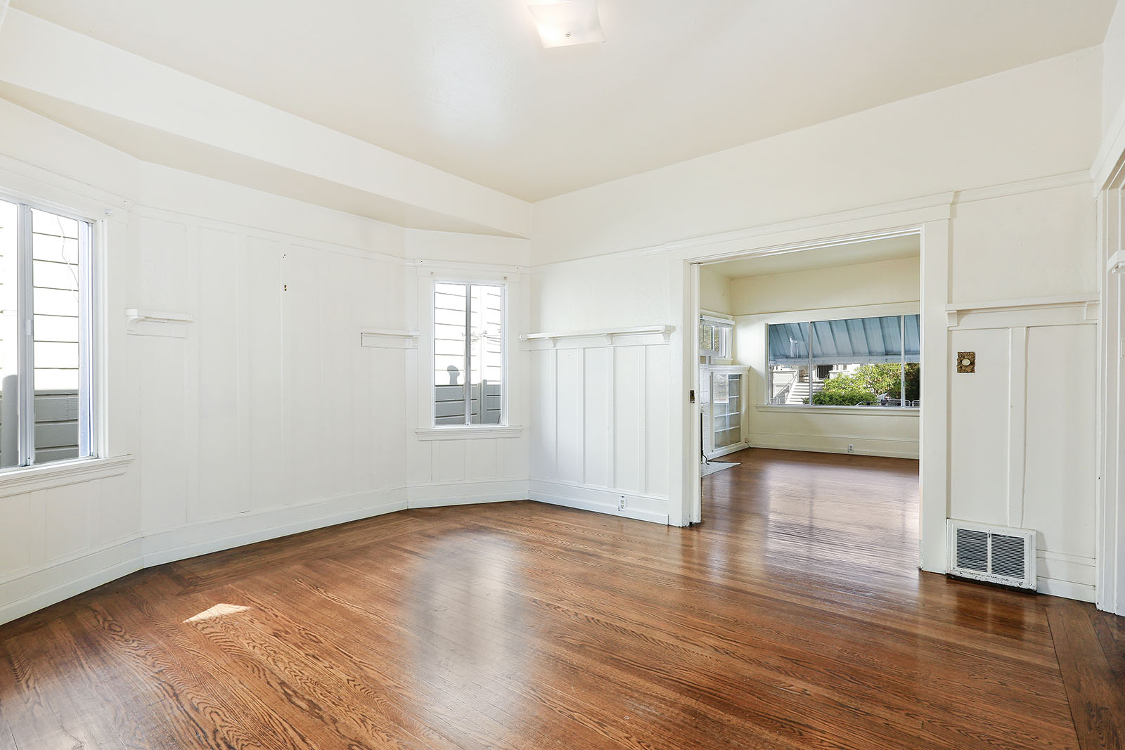 Image number 4 for slideshow of 5553 Marshall Street