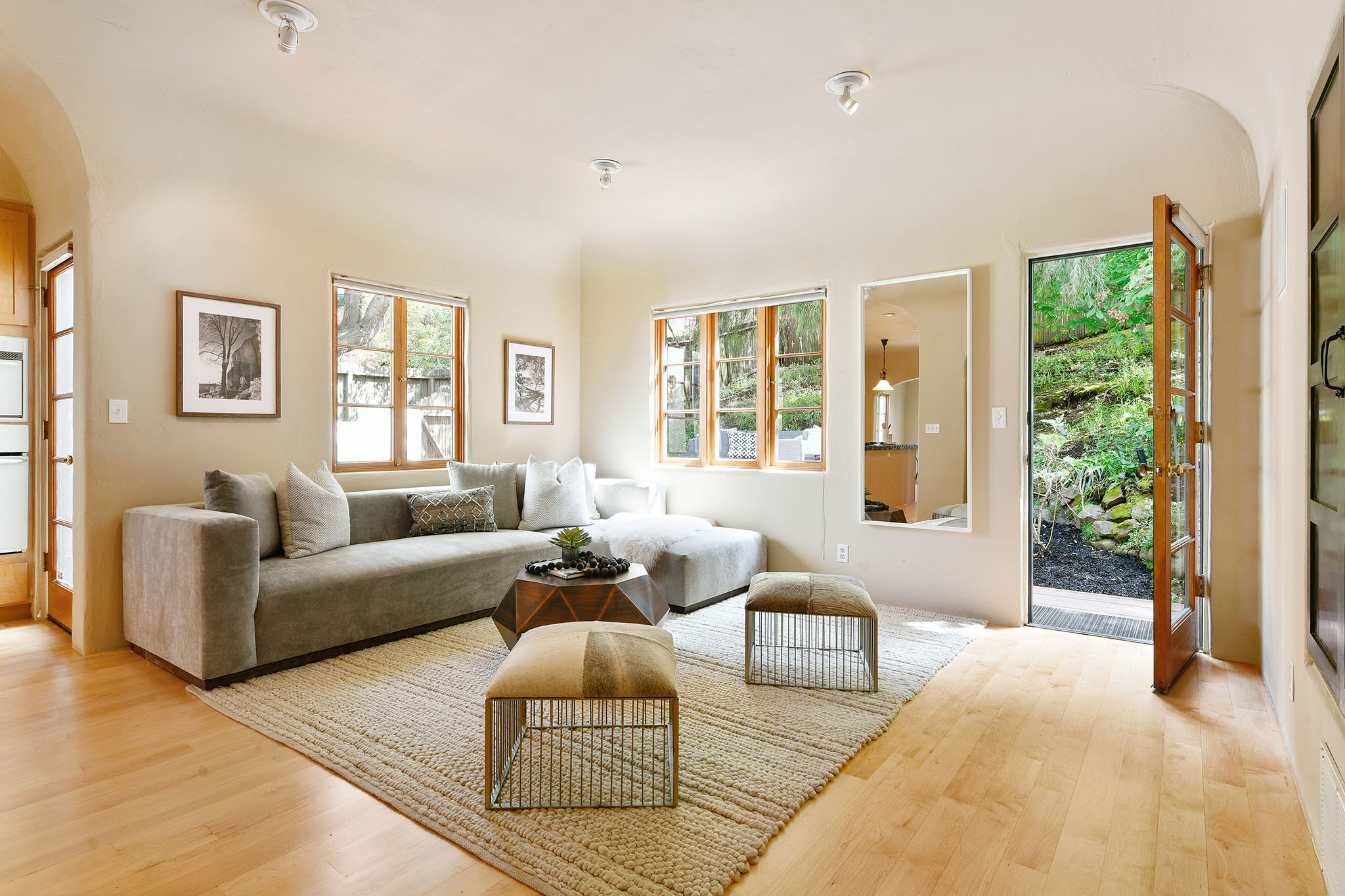 Image number 2 for slideshow of 5176 Golden Gate Avenue -