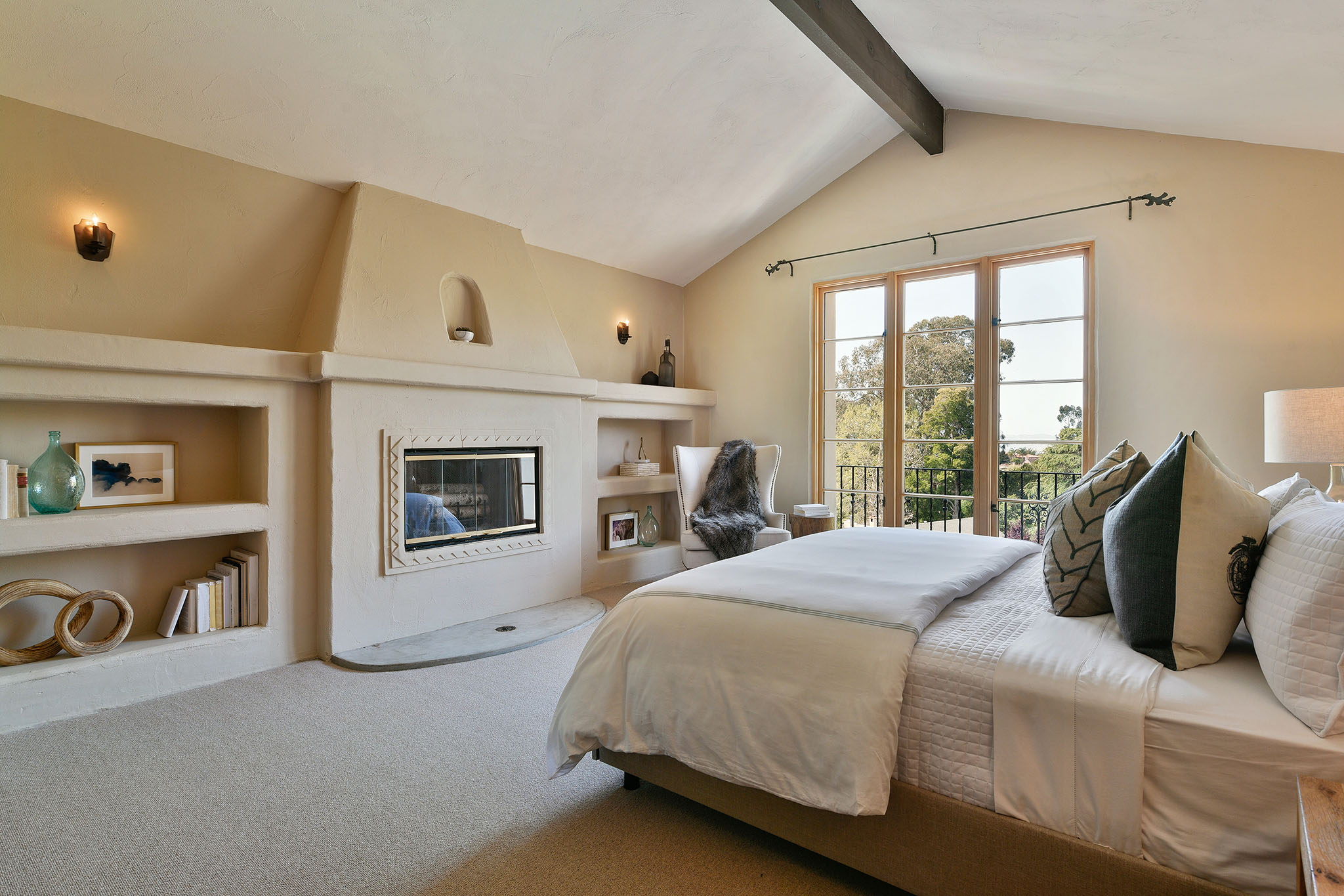 Image number 3 for slideshow of 5176 Golden Gate Avenue -