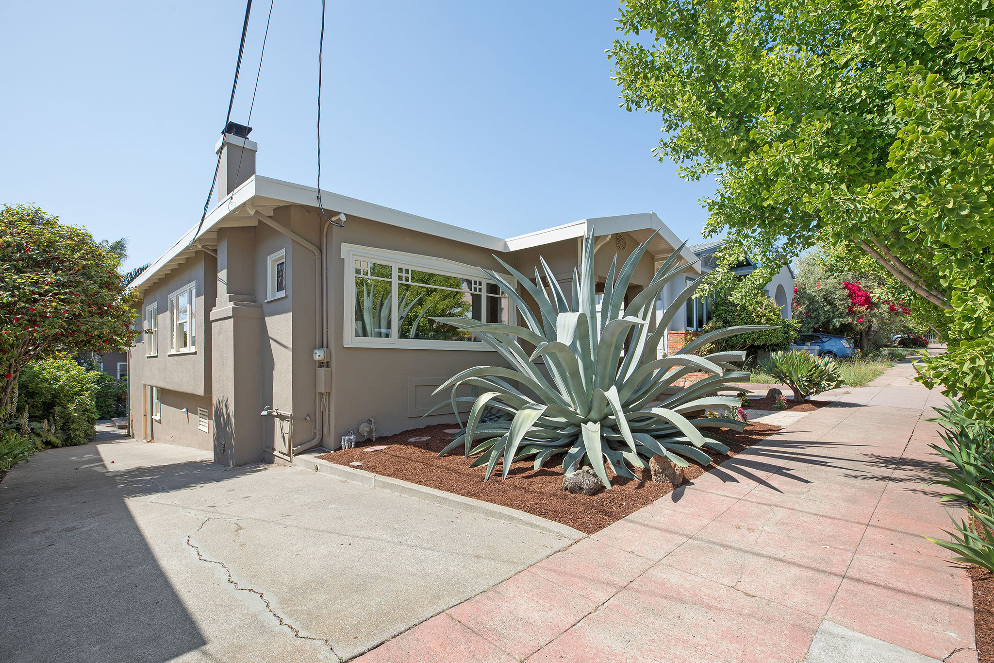 Image number 1 for slideshow of 5321 Thomas Avenue