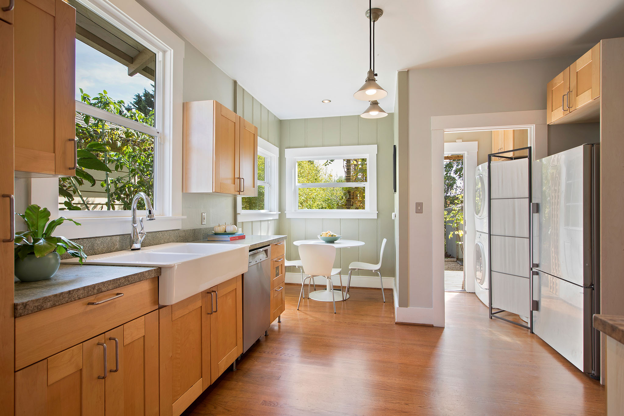 Image number 3 for slideshow of 971 62nd Street Oakland