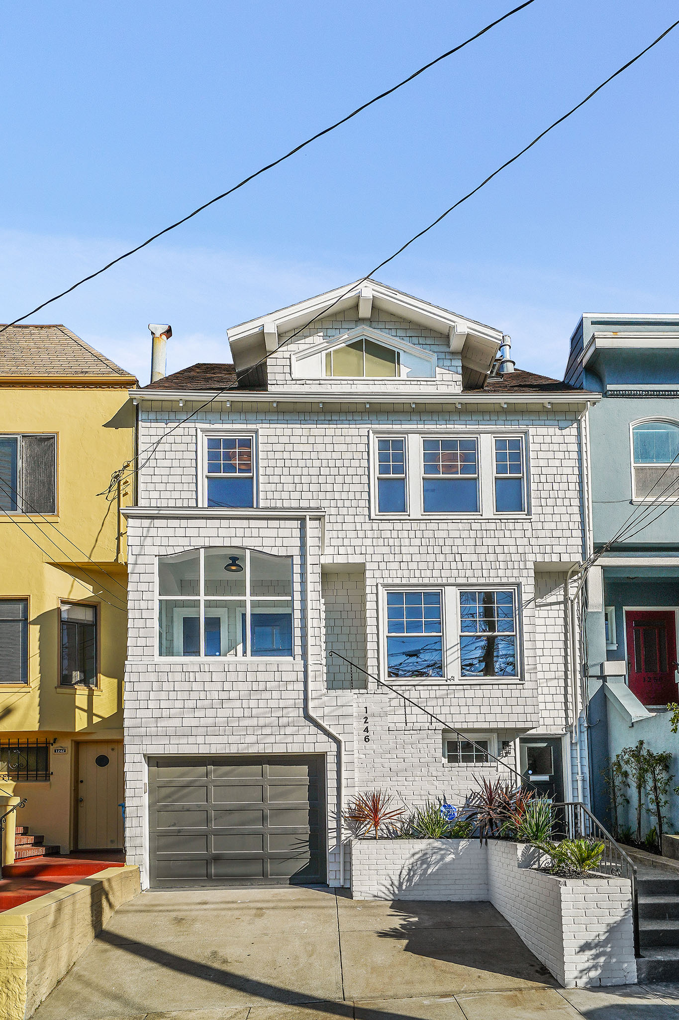Image number 1 for slideshow of 1246 23rd Avenue