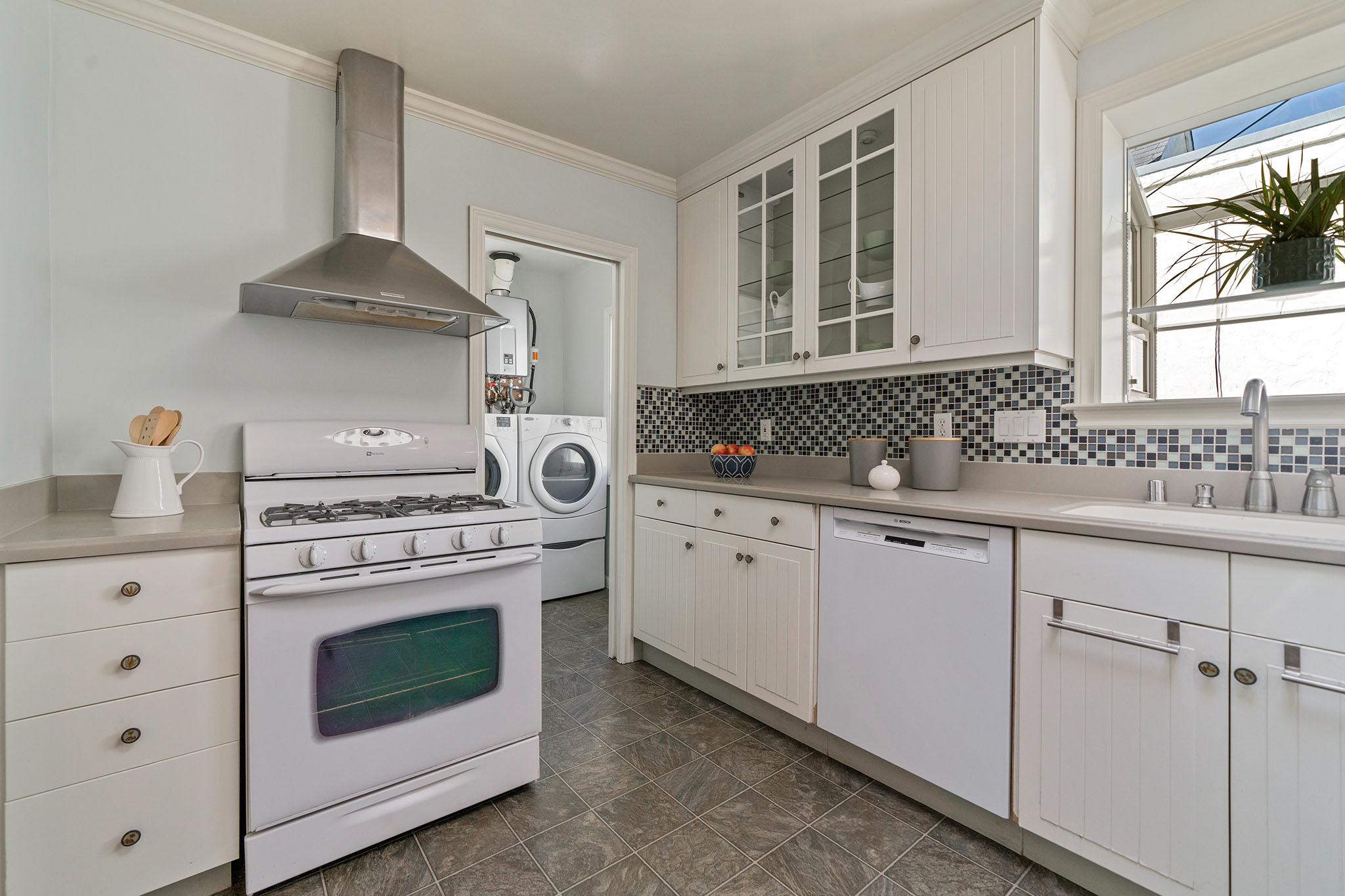 Image number 2 for slideshow of 648 Cornell Avenue