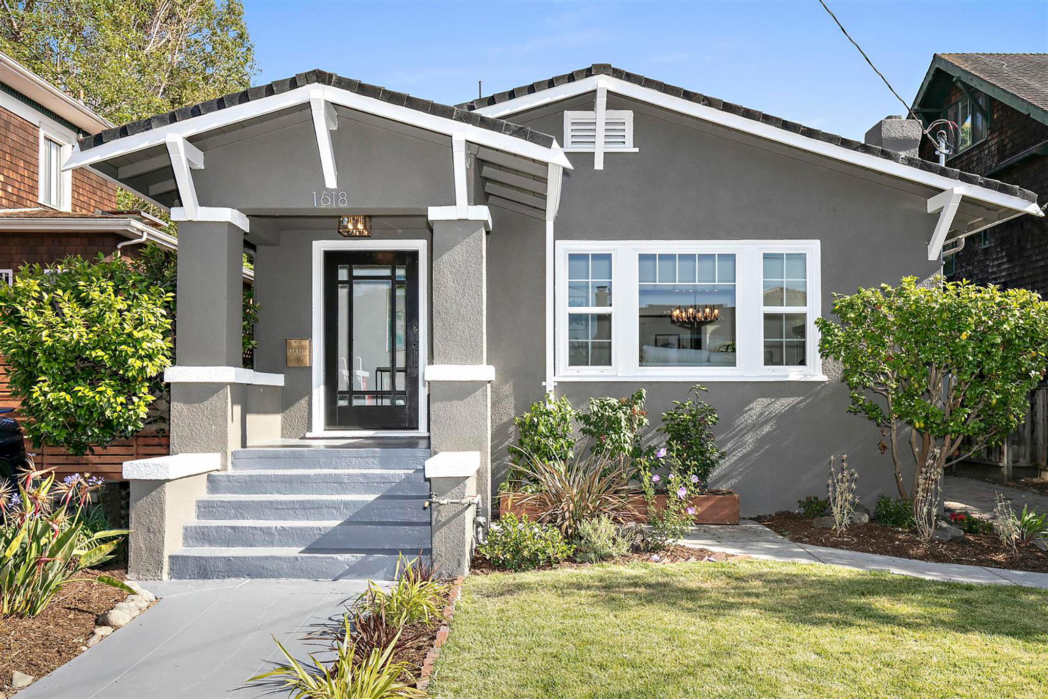 Image number 1 for slideshow of 1618 Francisco Street