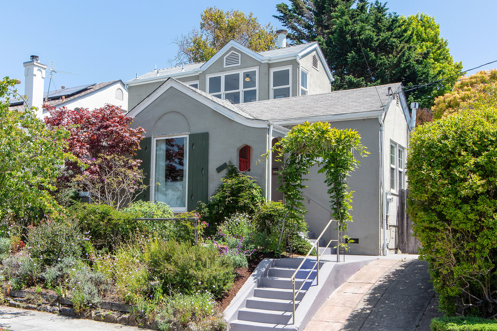 Image number 1 for slideshow of 1025 Curtis Street