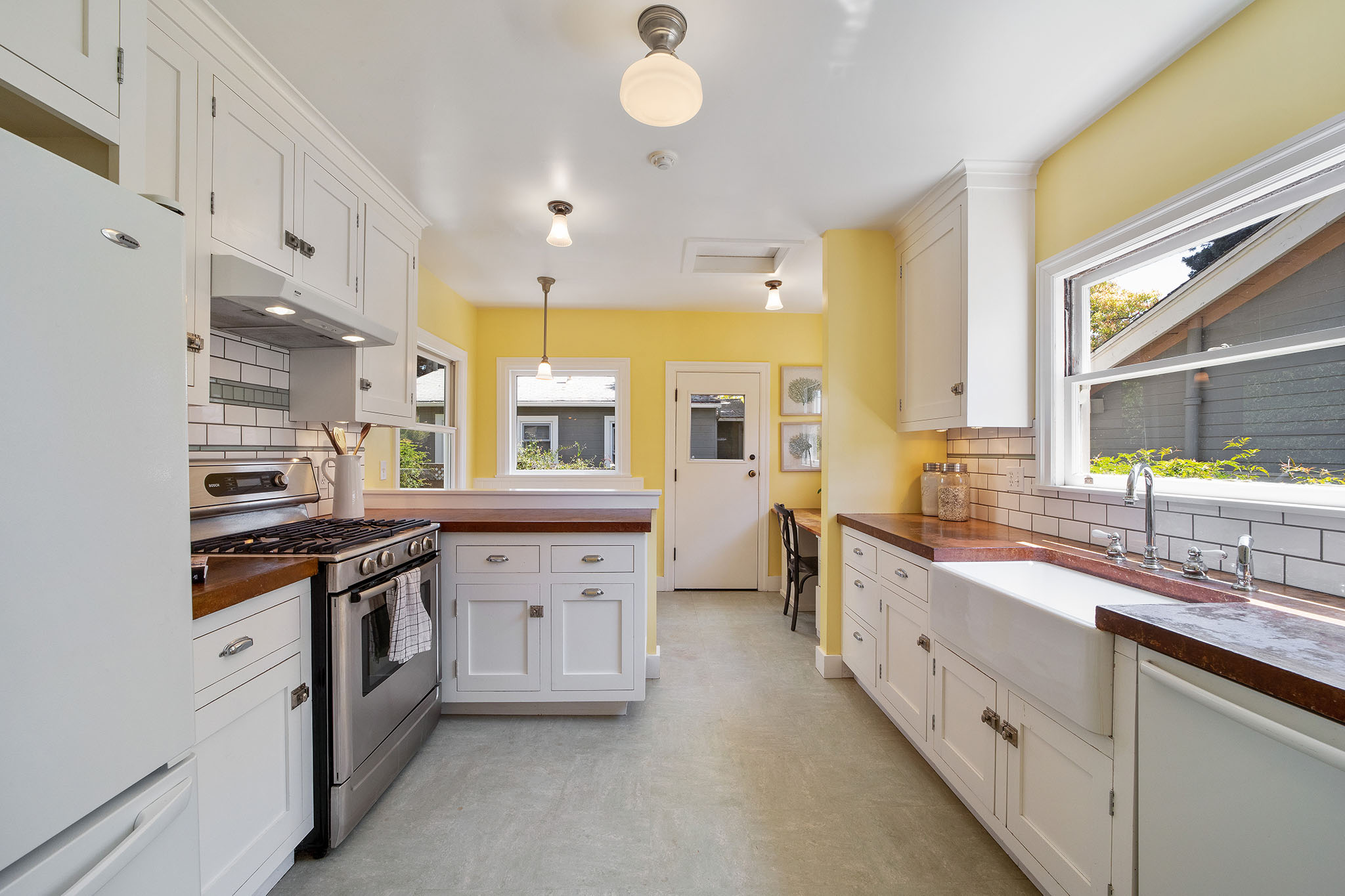 Image number 3 for slideshow of 1025 Curtis Street