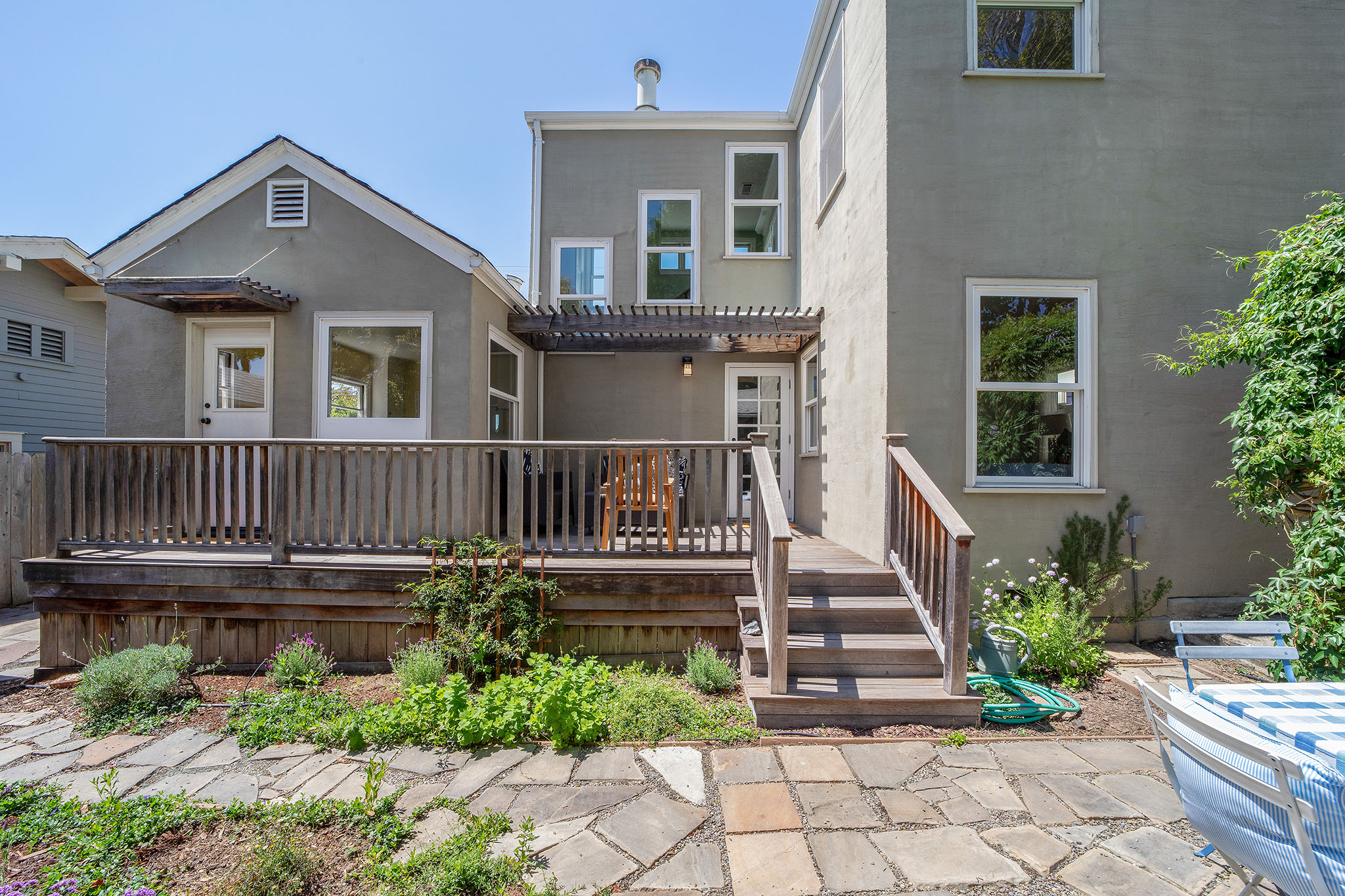 Image number 4 for slideshow of 1025 Curtis Street