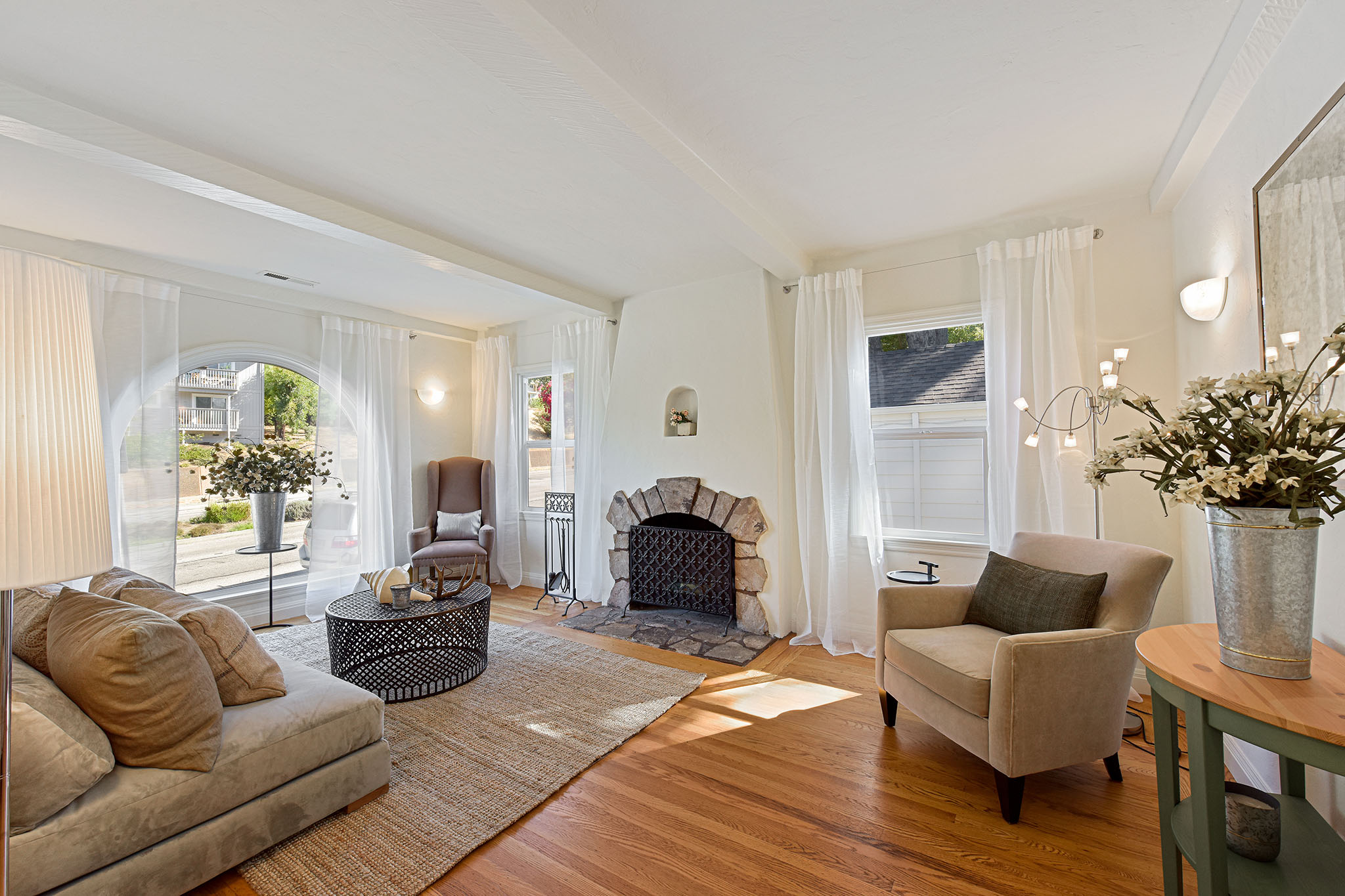 Image number 3 for slideshow of 837 Sir Francis Drake Boulevard