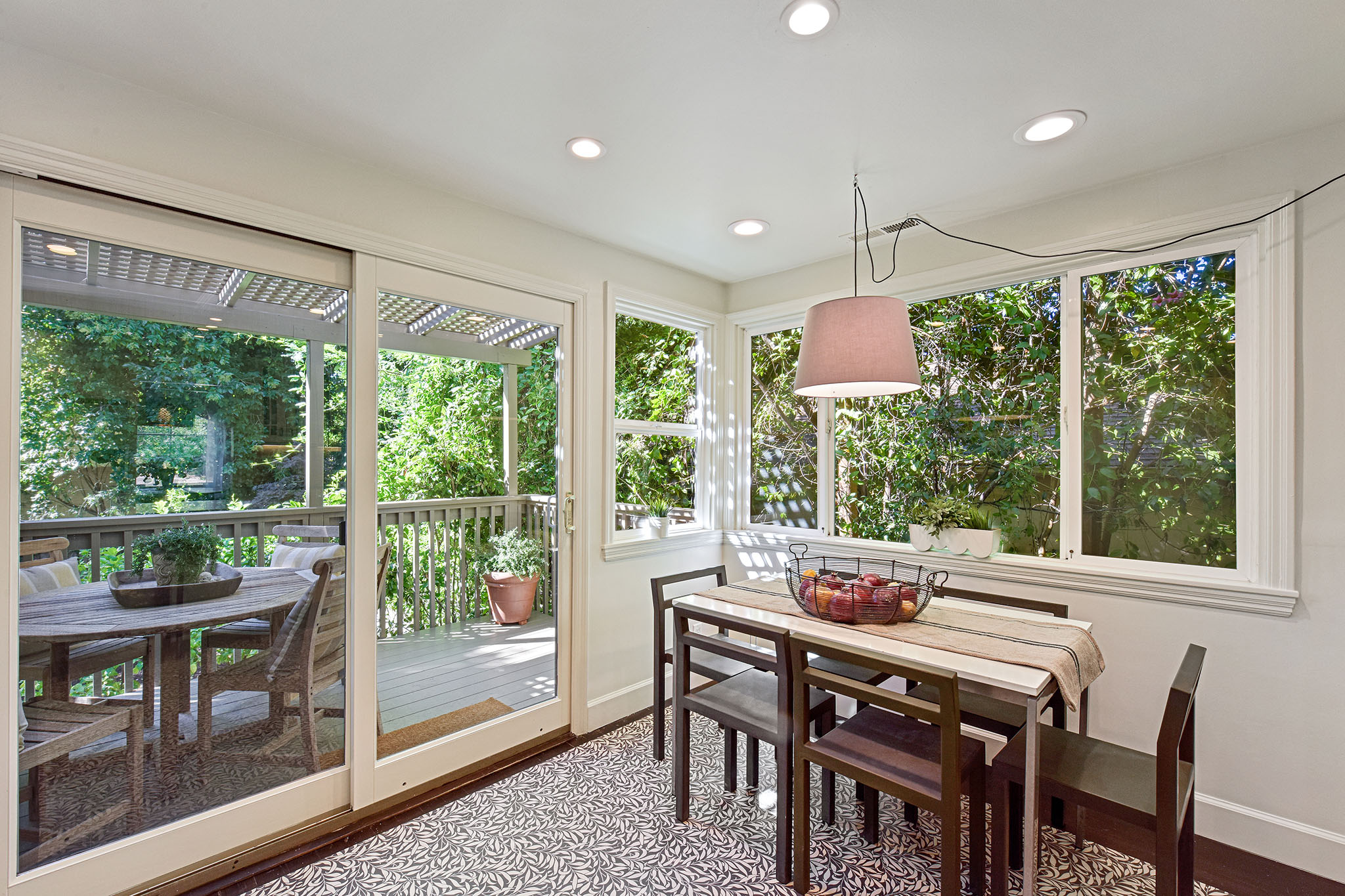 Image number 4 for slideshow of 837 Sir Francis Drake Boulevard