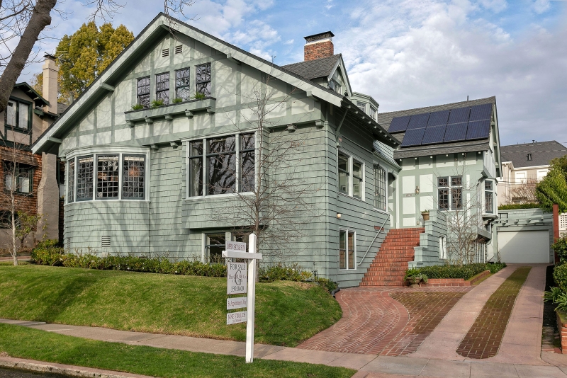 Cover Image for 138 Bonita Avenue presented by Jane Strauch