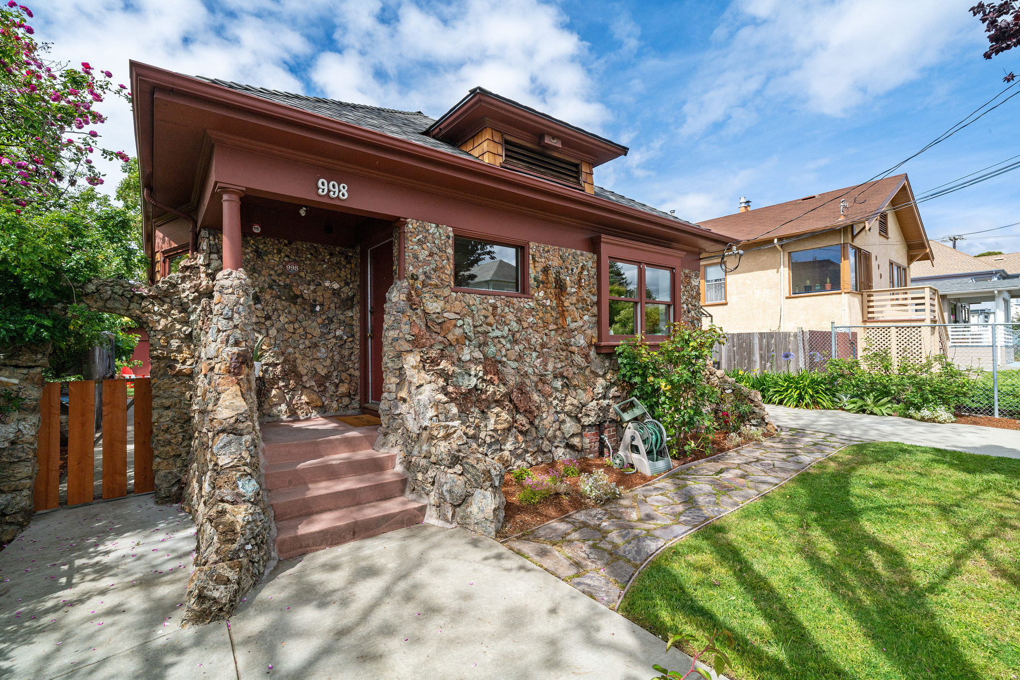 Image number 1 for slideshow of 998 61st Street