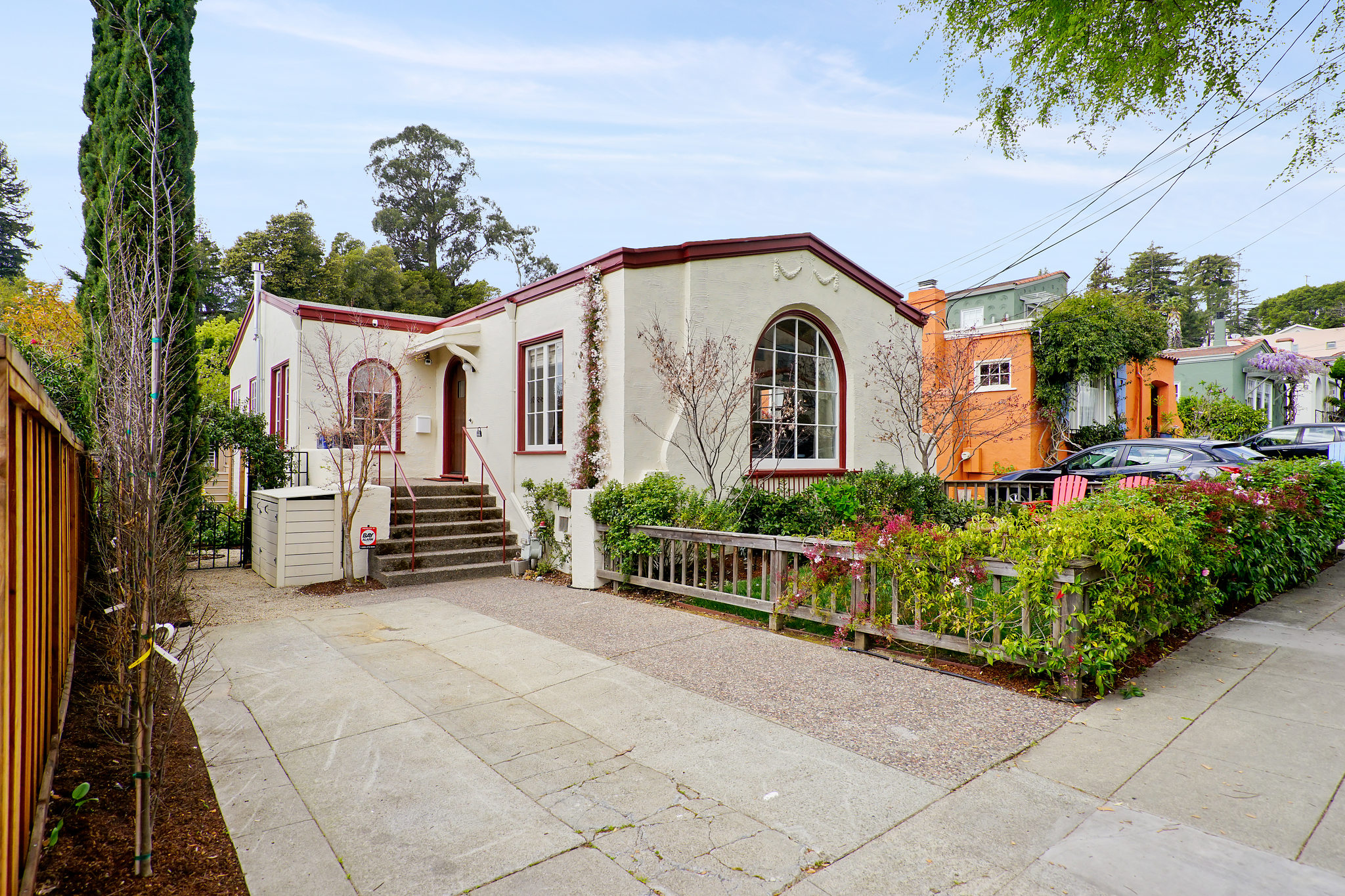 Image number 1 for slideshow of 5915 Chabot Crest -