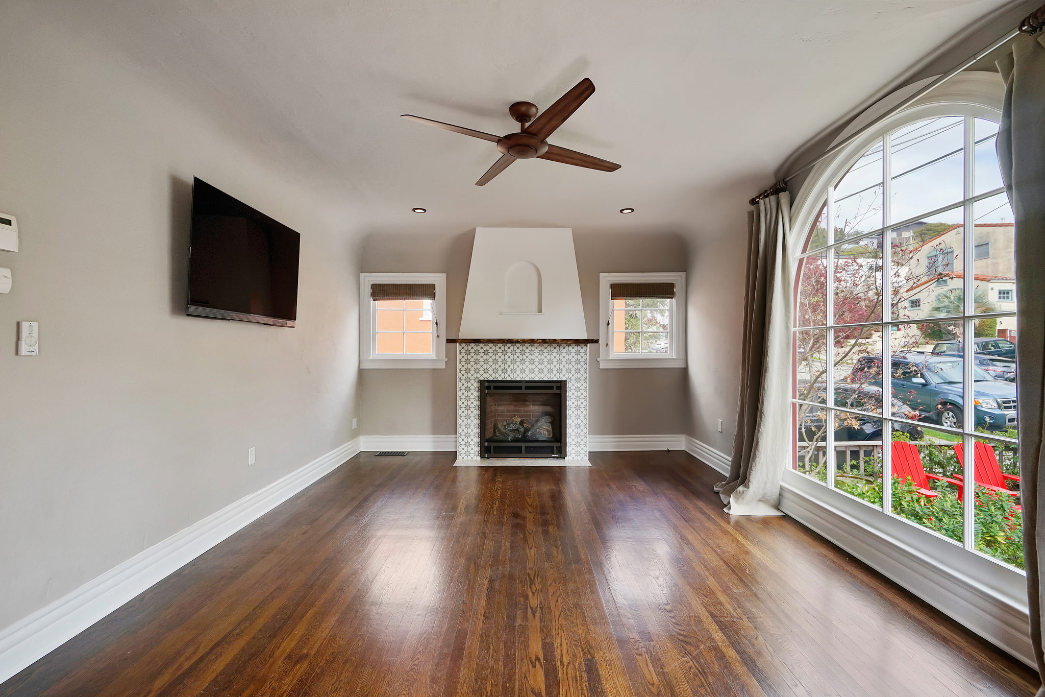 Image number 2 for slideshow of 5915 Chabot Crest -