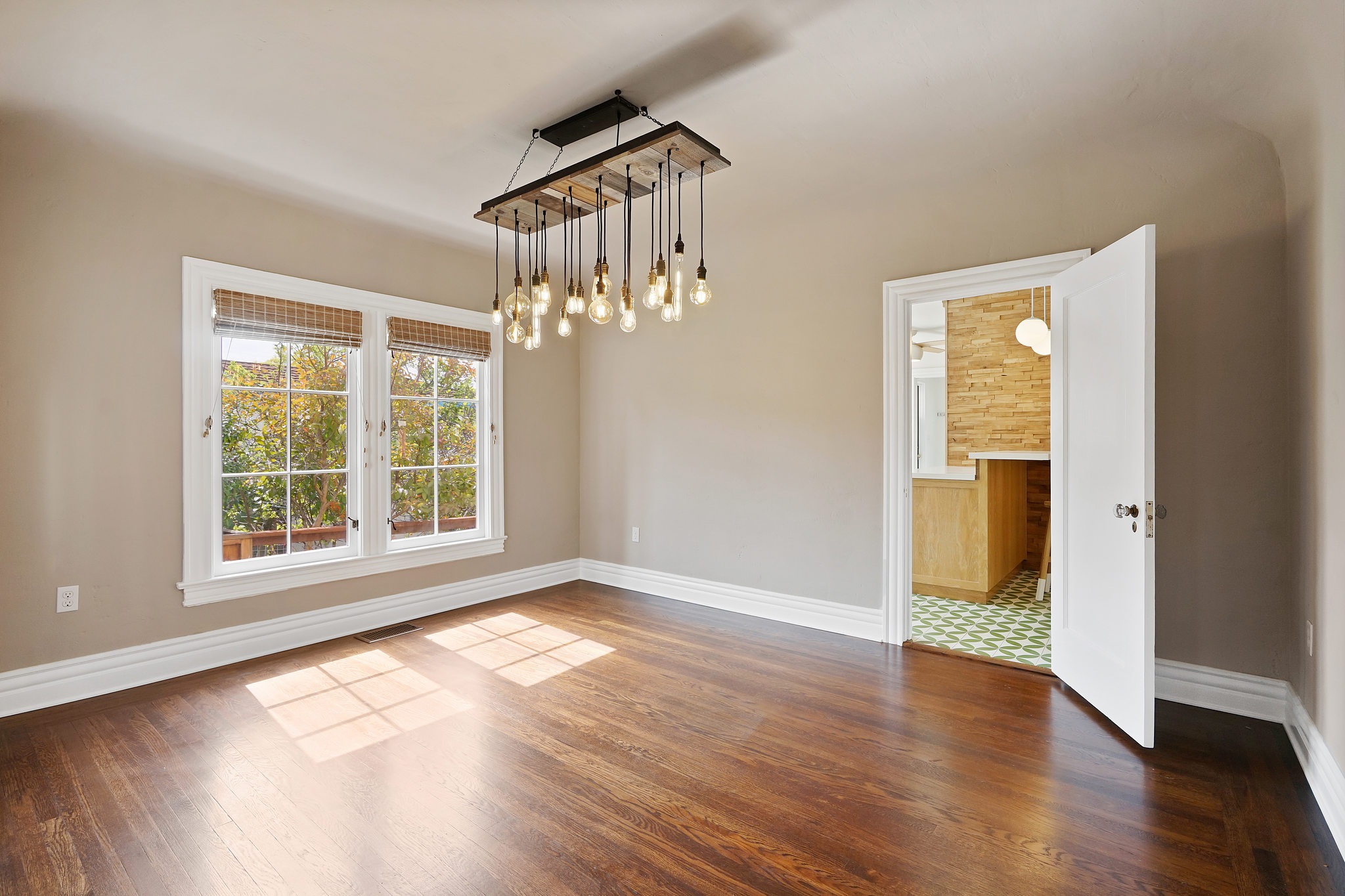 Image number 4 for slideshow of 5915 Chabot Crest -