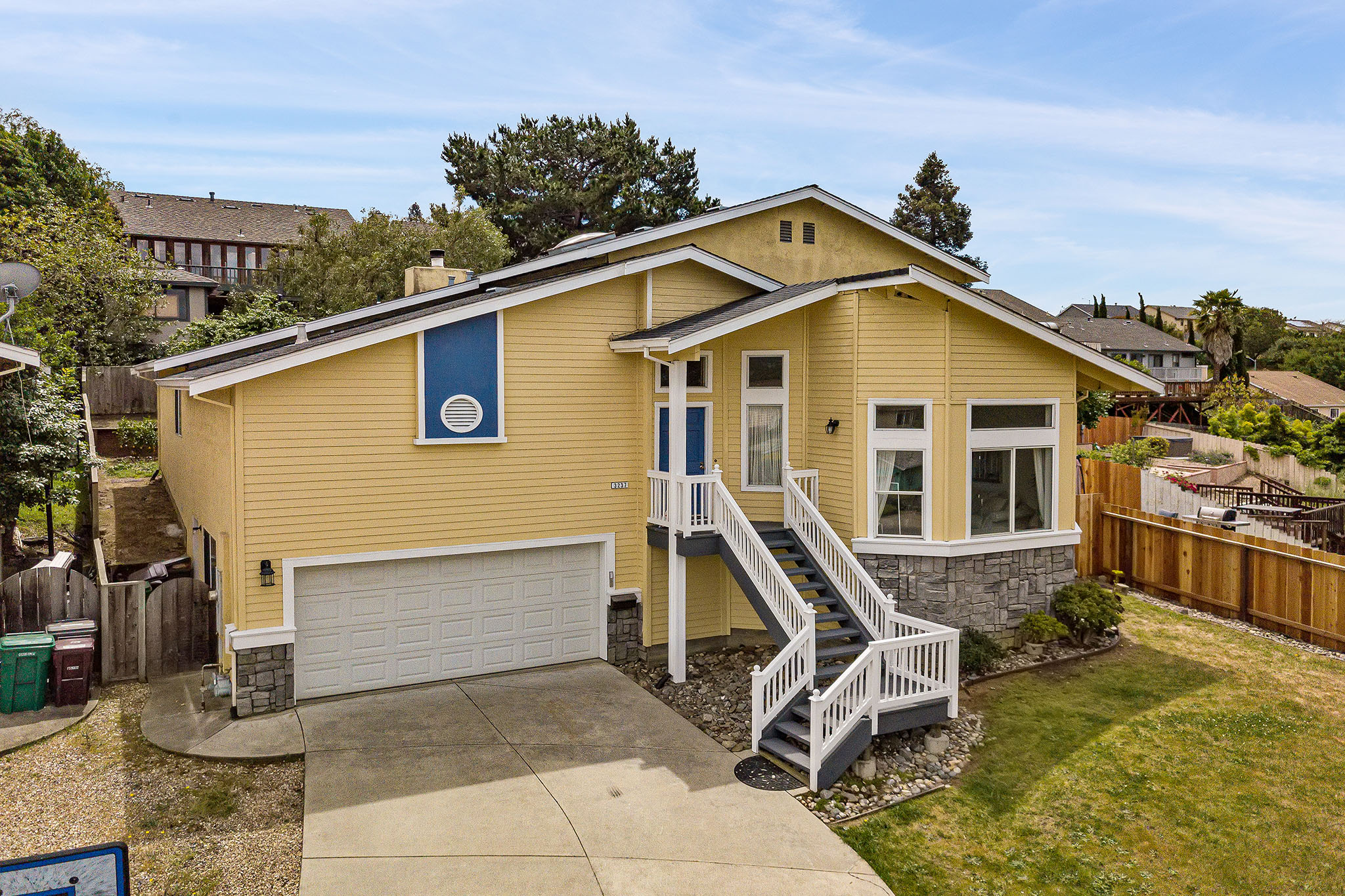 Image number 1 for slideshow of 3237 Ridge Crest Court