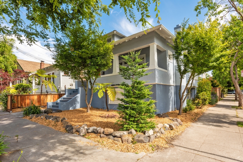 Cover Image for 459 59th Street presented by Souza &  Niroomand Team