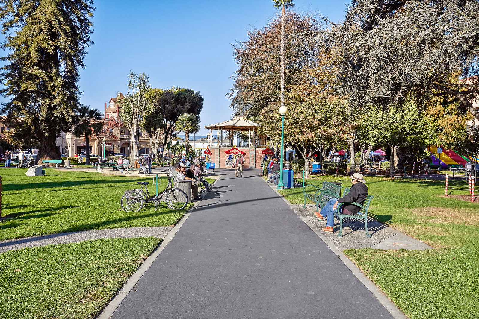 Cover Image for 123 La Selva Drive presented by Greg Leon