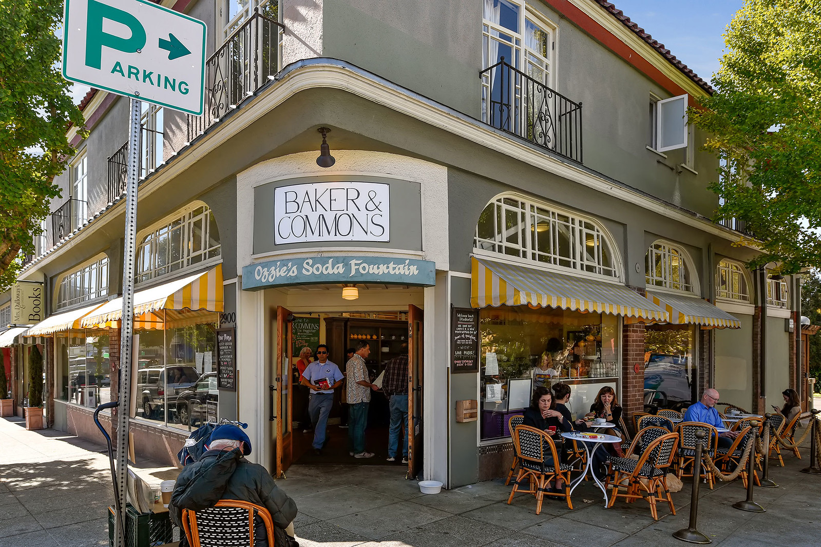 Cover Image for 2741 Prince Street Berkeley presented by Helene Barkin