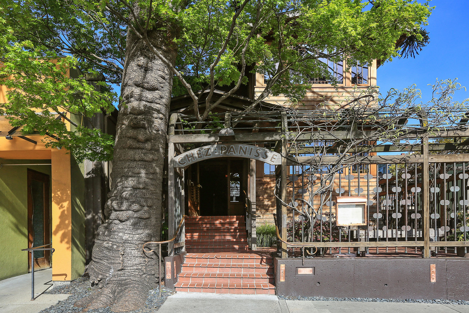 Neighborhood Gallery