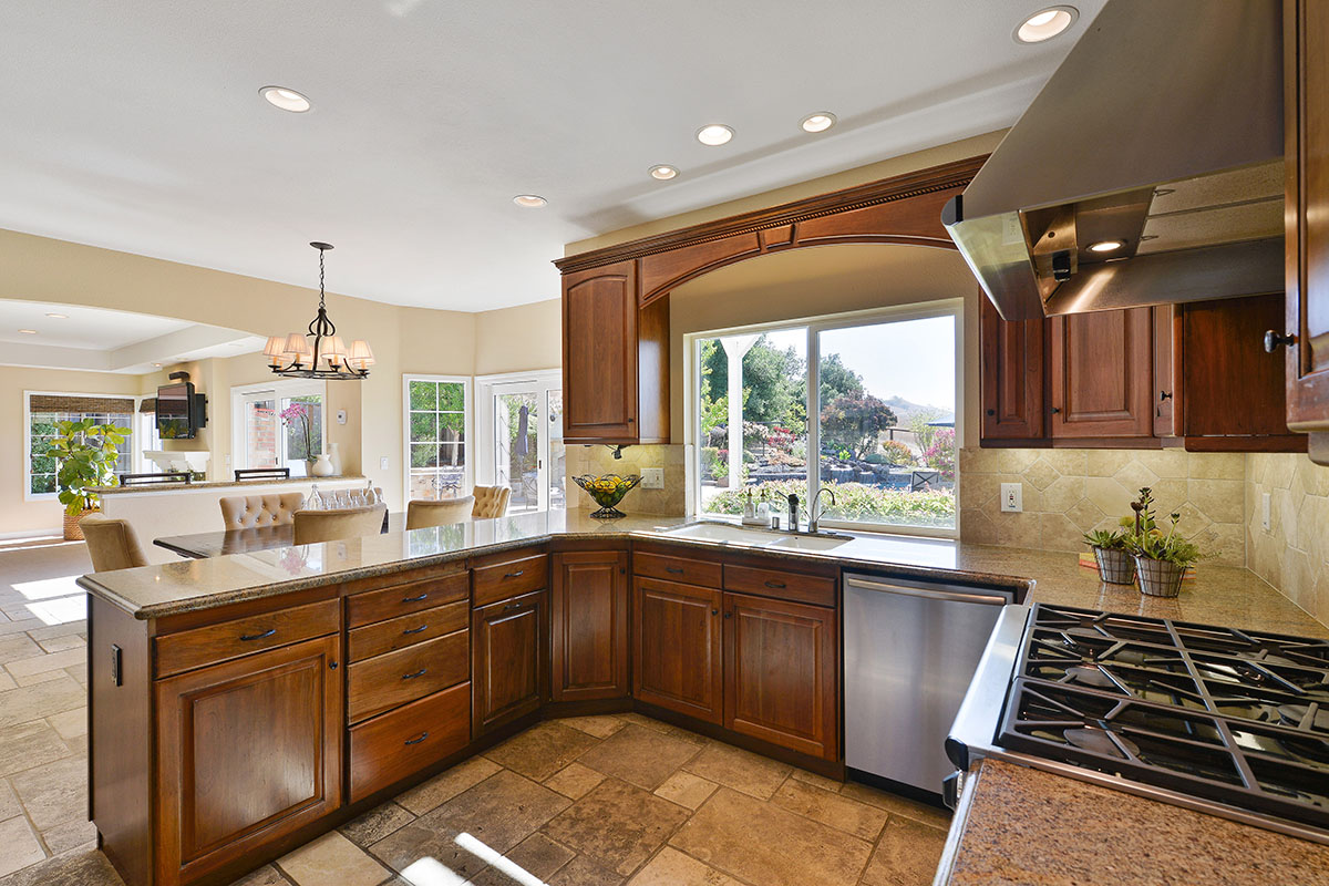 Image number 3 for slideshow of 170 Edinburgh Circle